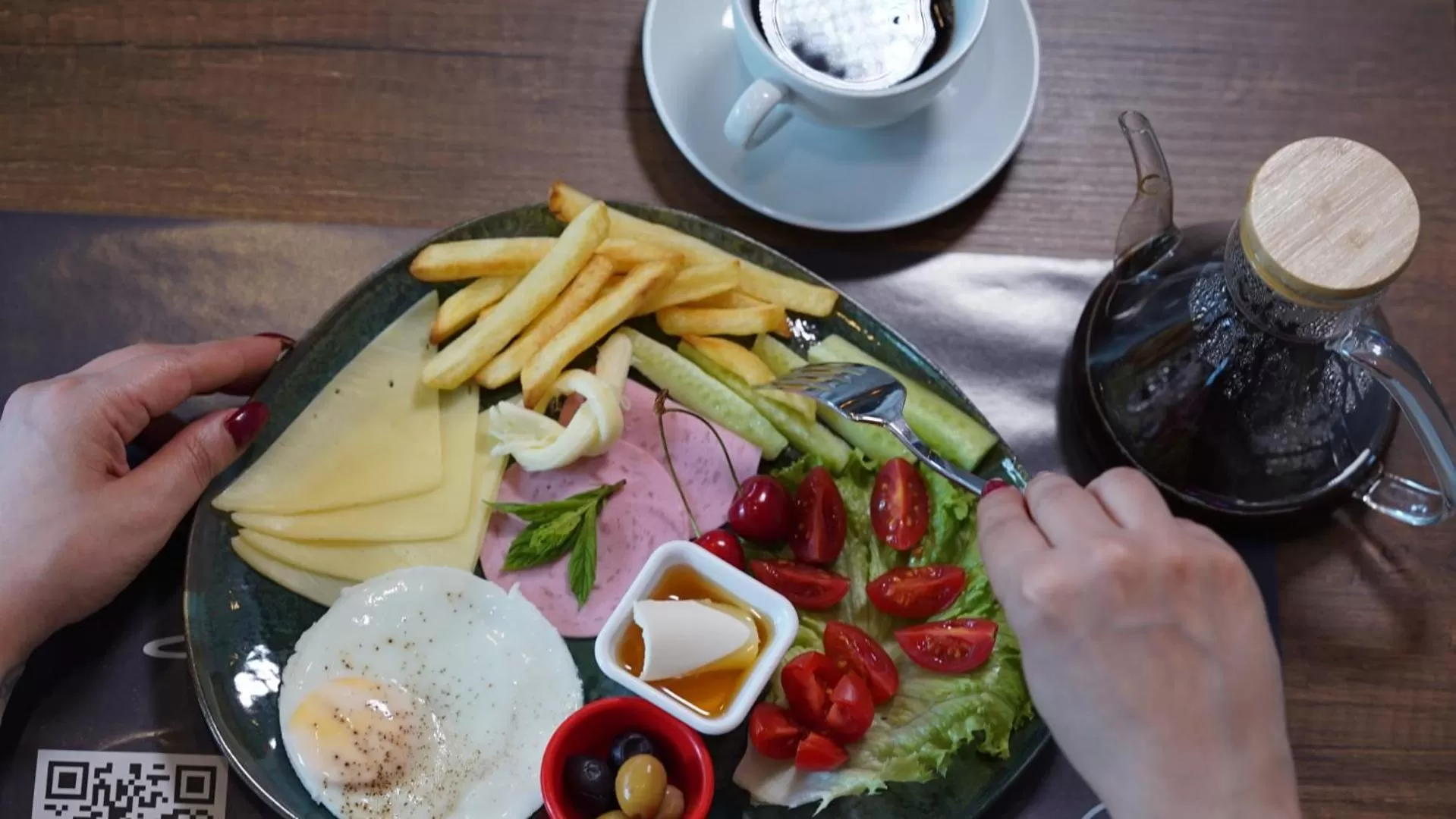 Breakfast in Homey AirPort Hotel