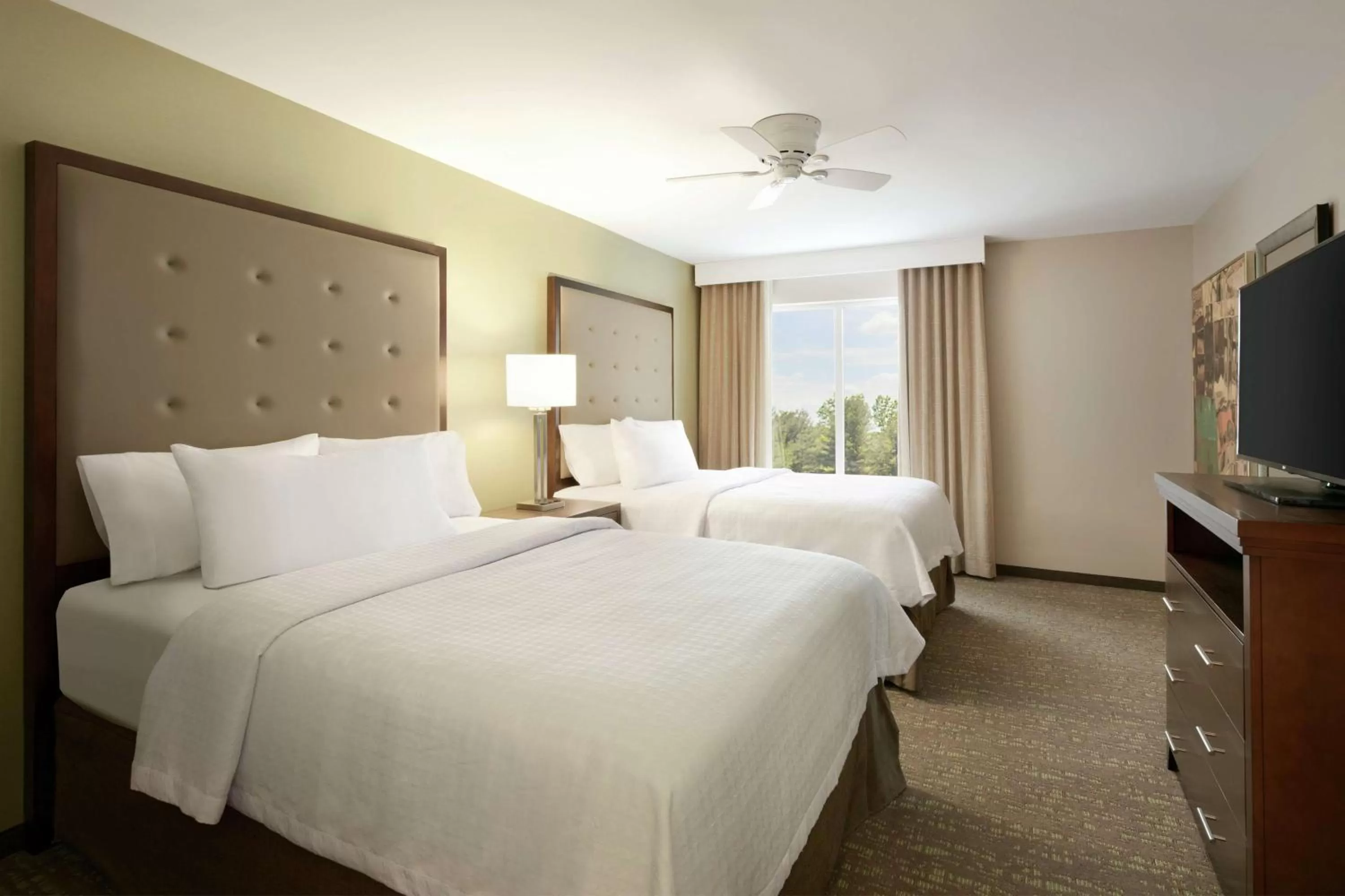 Bed in Homewood Suites By Hilton Hartford Manchester