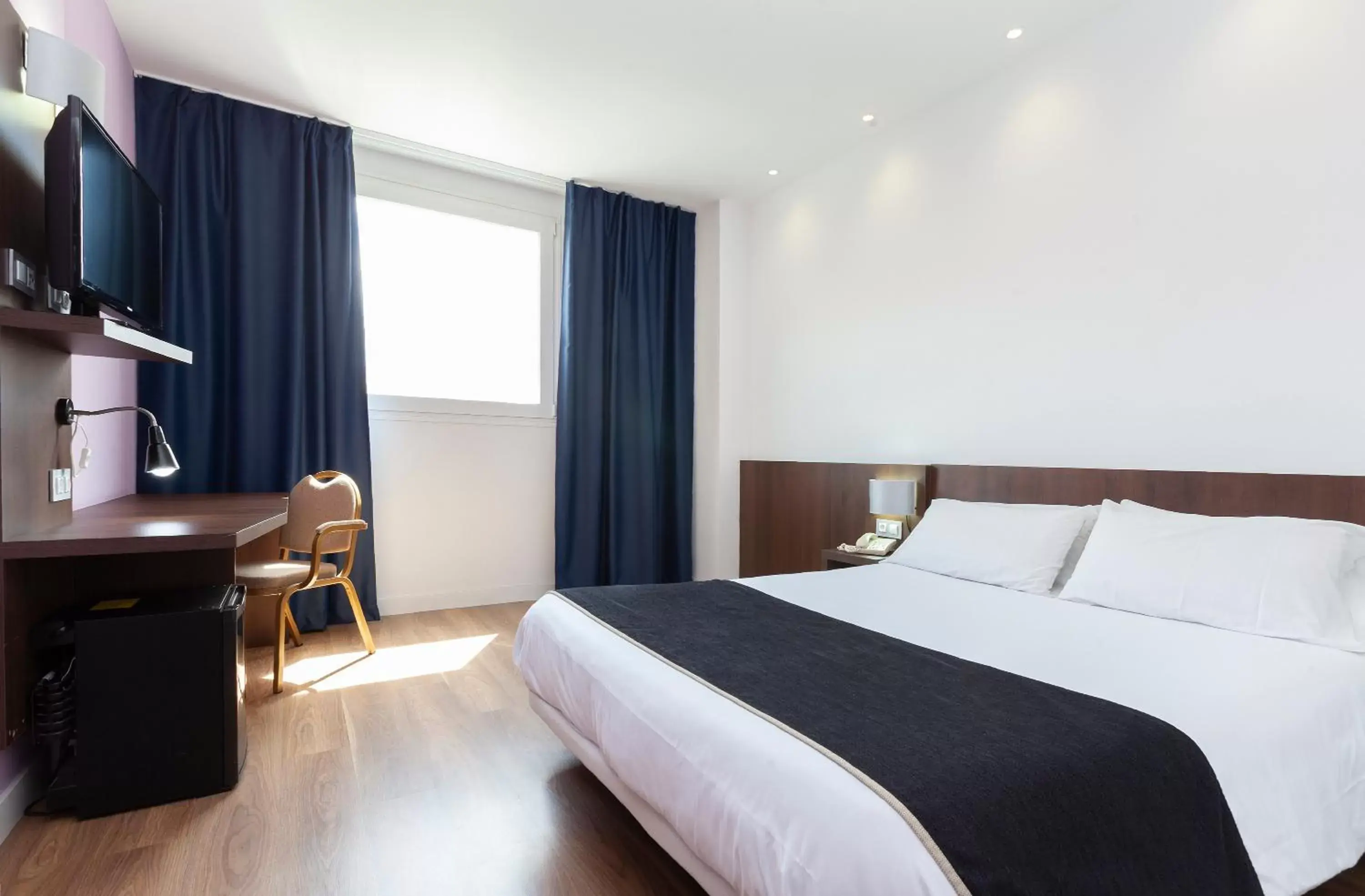 Standard Double or Twin Room (2 Adults) in Hotel Olympia Universidades Standard Double or Twin Room (2 Adults) in Hotel Olympia Universidades