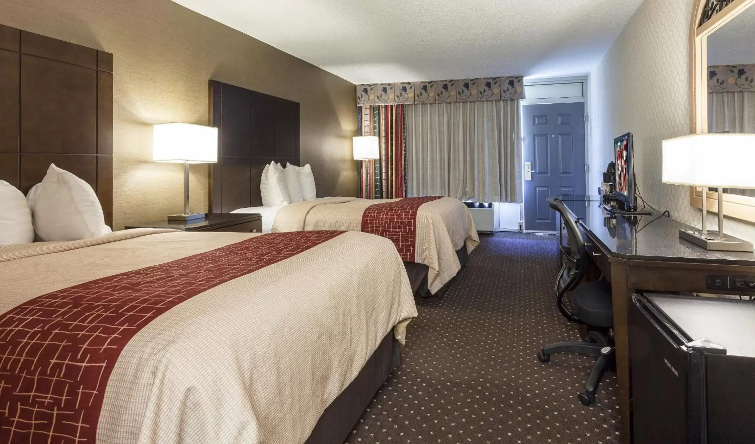 Standard Room with Two Double Beds Non-Smoking in Red Roof Inn & Suites DeKalb Standard Room with Two Double Beds Non-Smoking in Red Roof Inn & Suites DeKalb