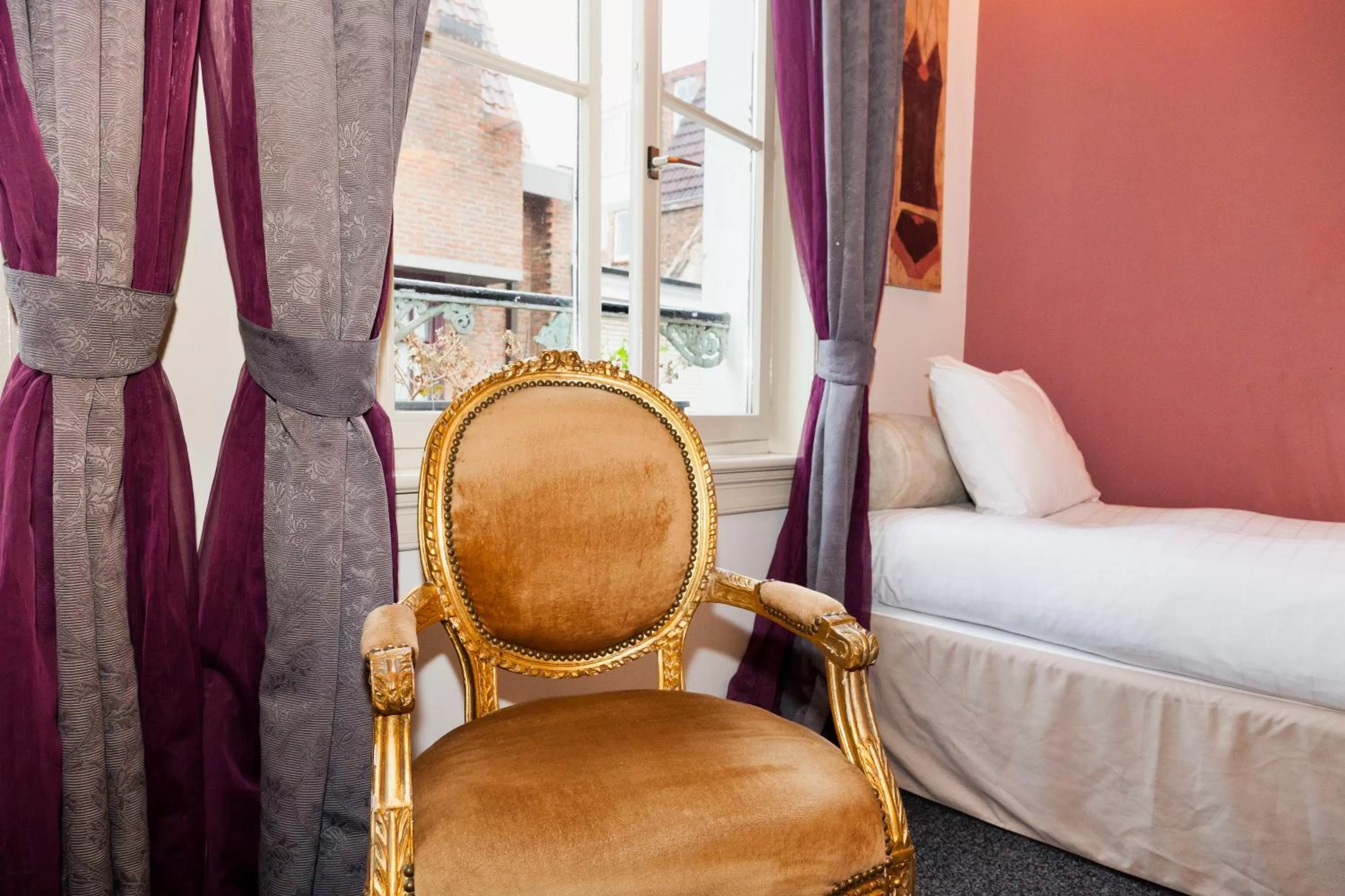 Day in Hotel Diamonds and Pearls