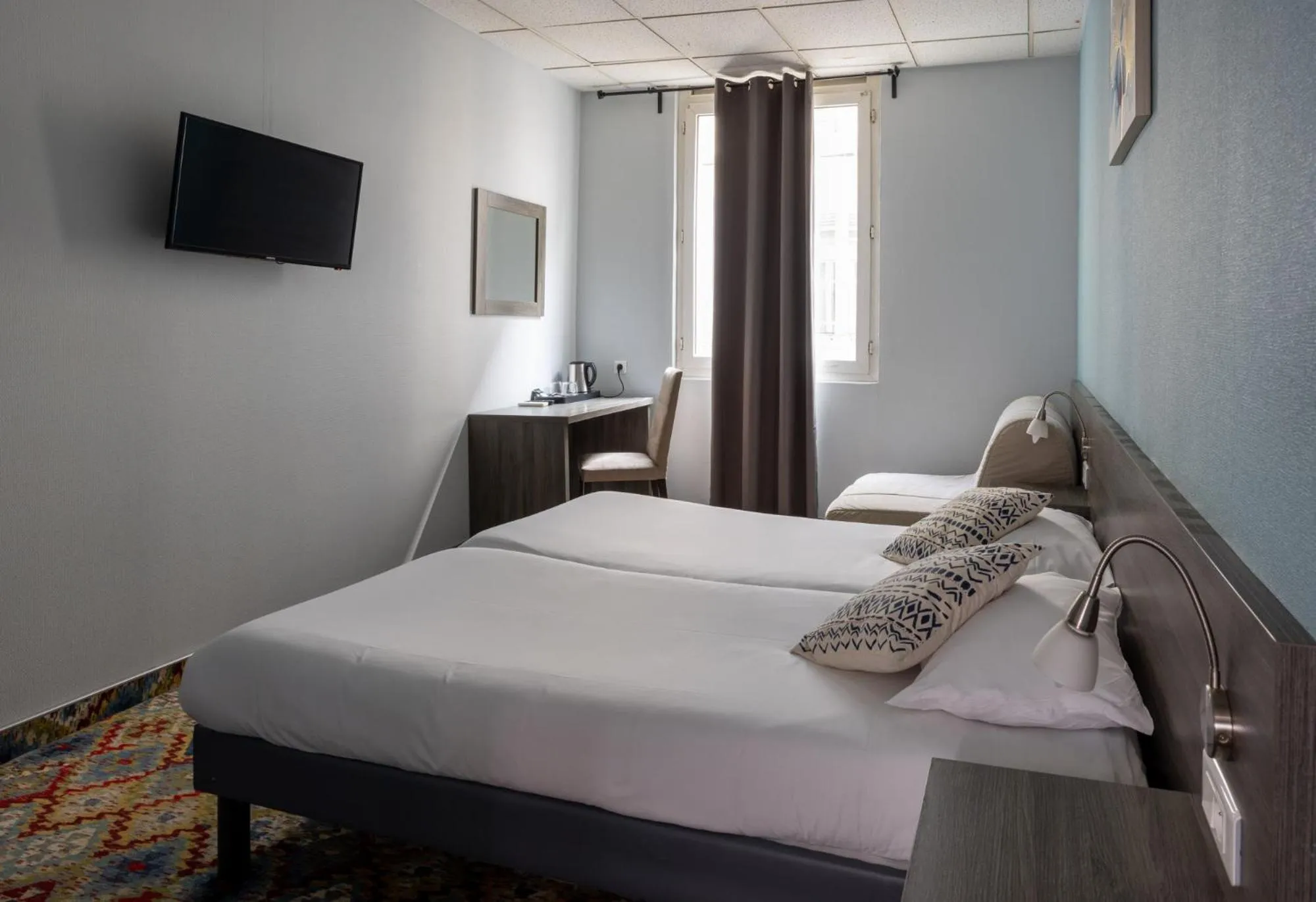 Bed in The Originals Boutique, Hôtel Danieli, Avignon