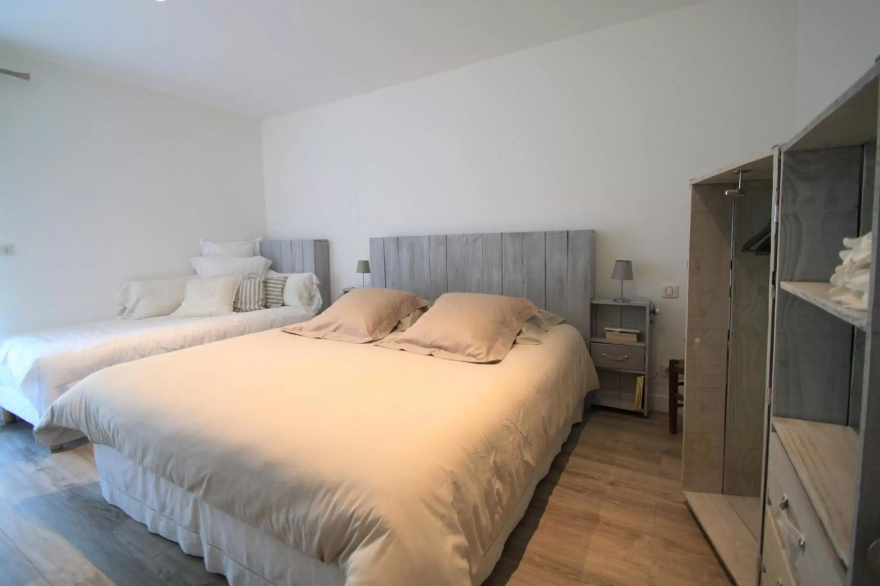 Triple Room in La Balade des Marais Triple Room in La Balade des Marais