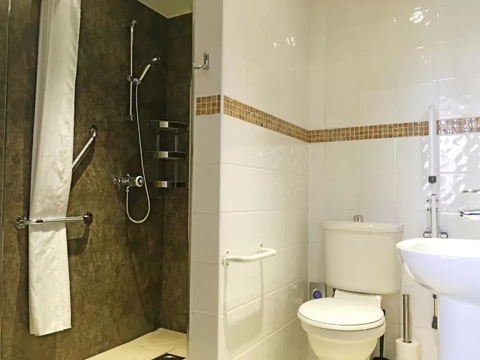 Shower in Boat House Super Suites