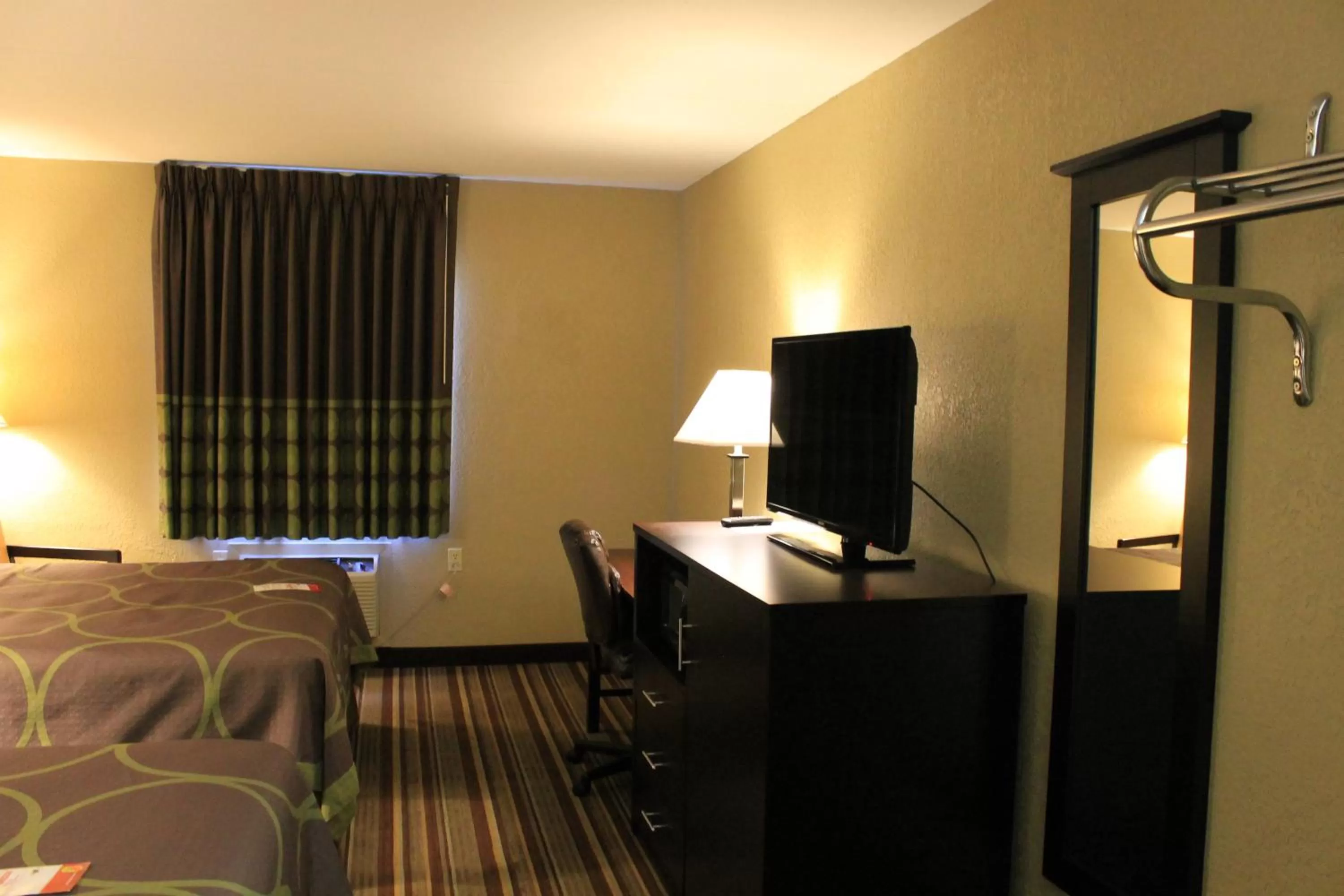 Bedroom, Bed in Super 8 by Wyndham Morrilton