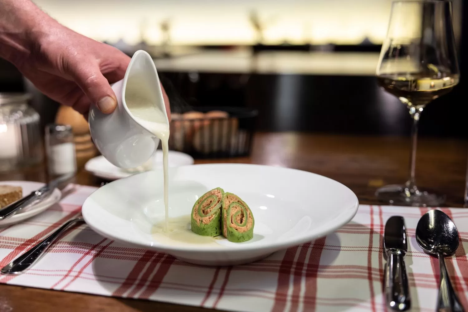 Restaurant/places to eat in Swiss-Chalet Merlischachen - Romantik Schloss-Hotel am See