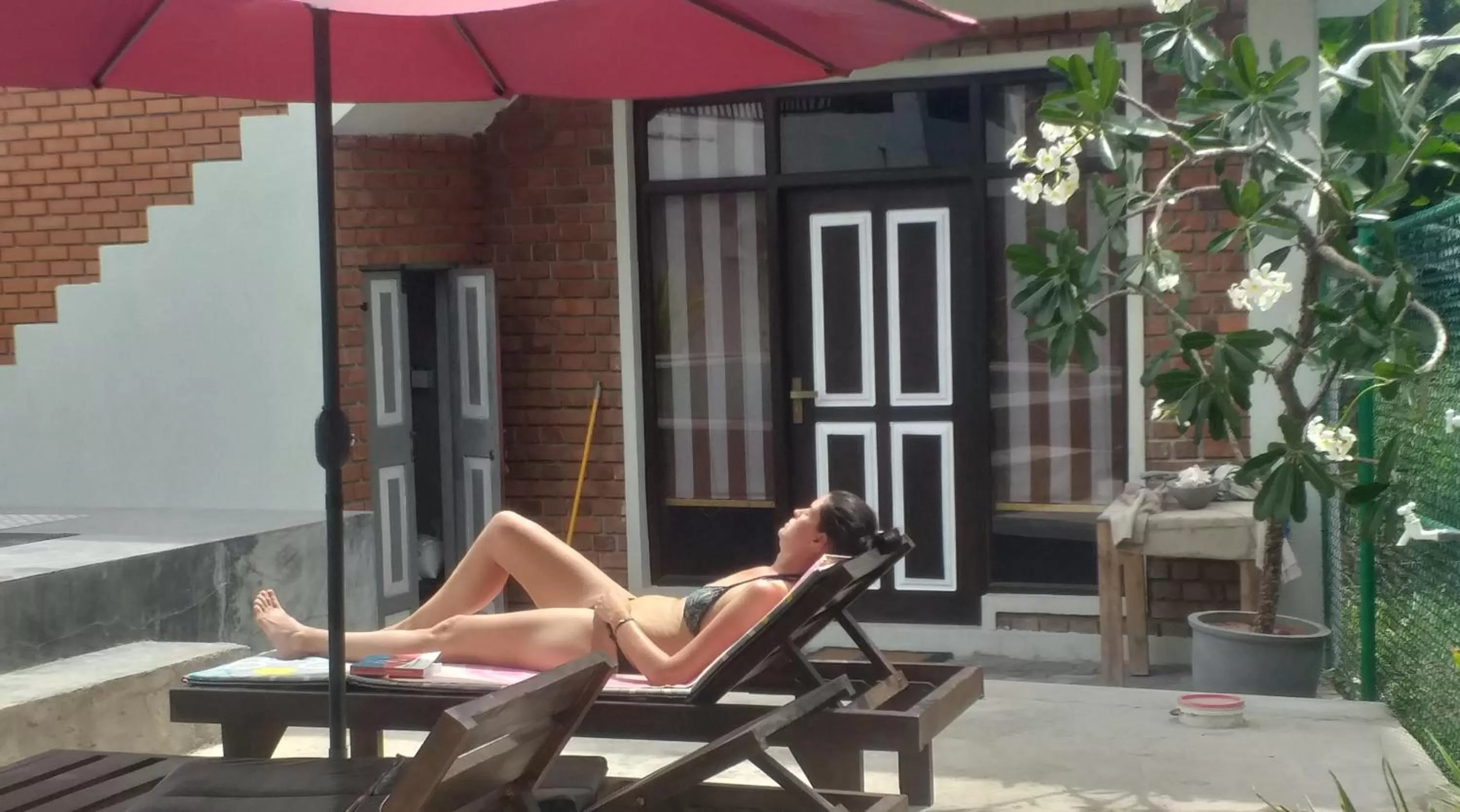 People in Green Wood Villa Negombo