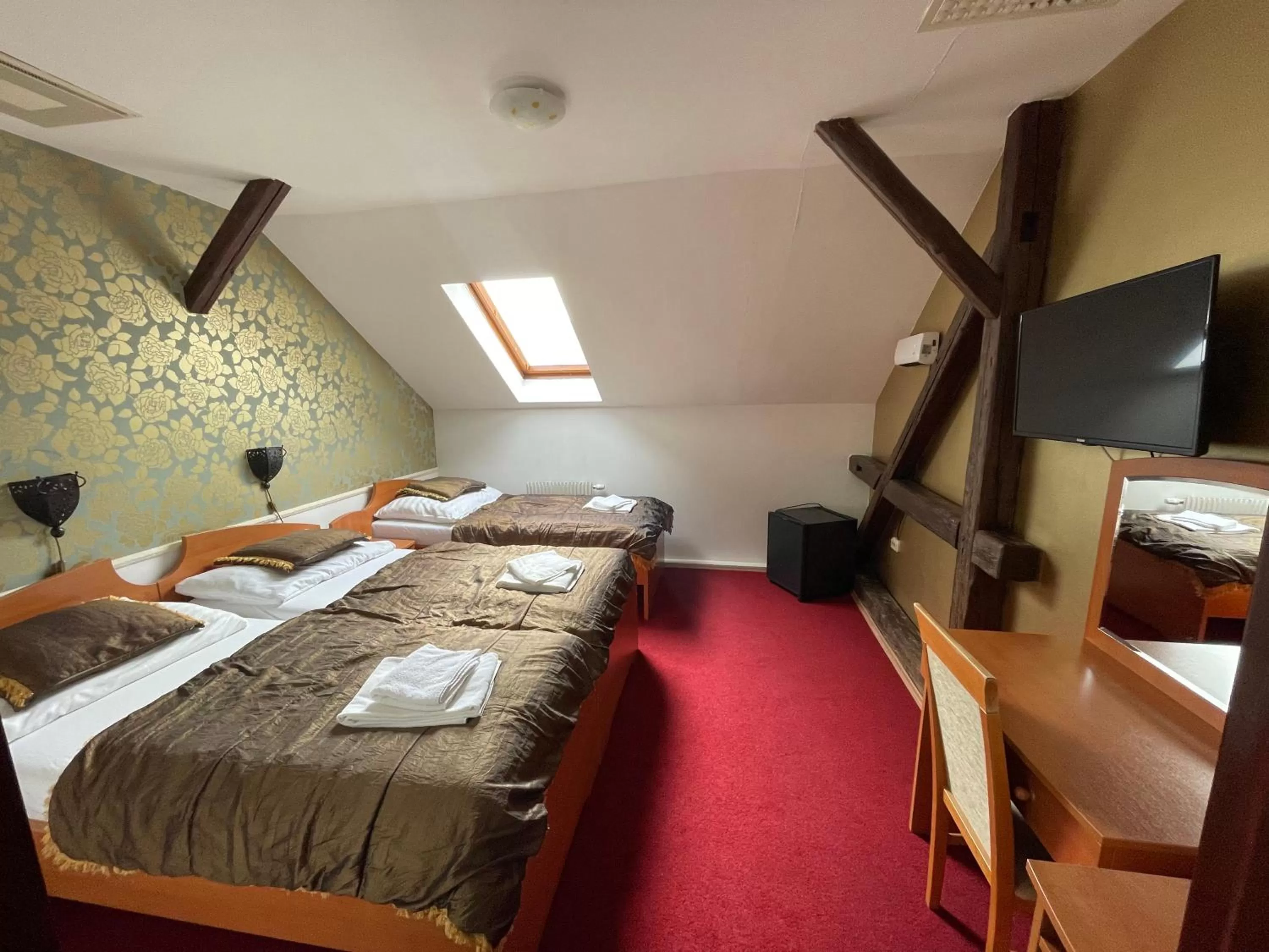 Bed in Hotel Minaret&Étterem