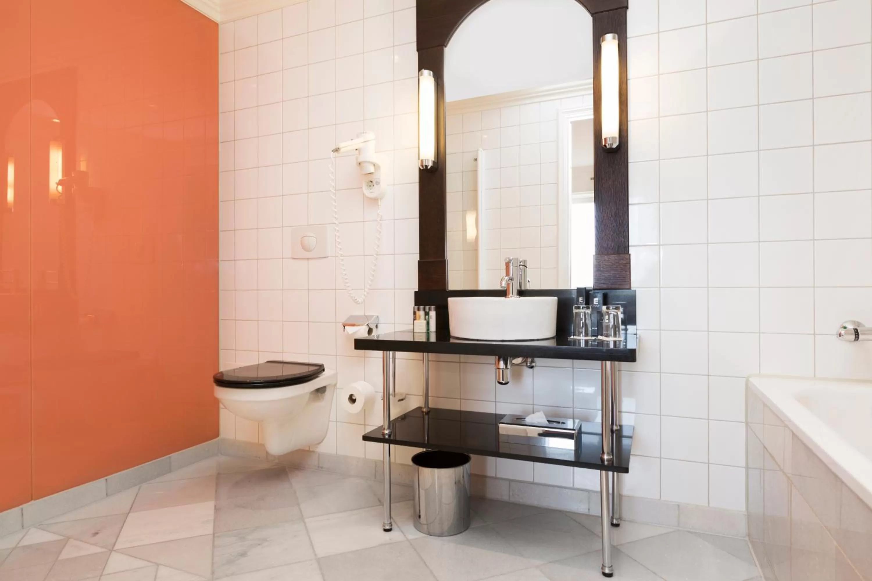 Bathroom in Elite Park Avenue Hotel