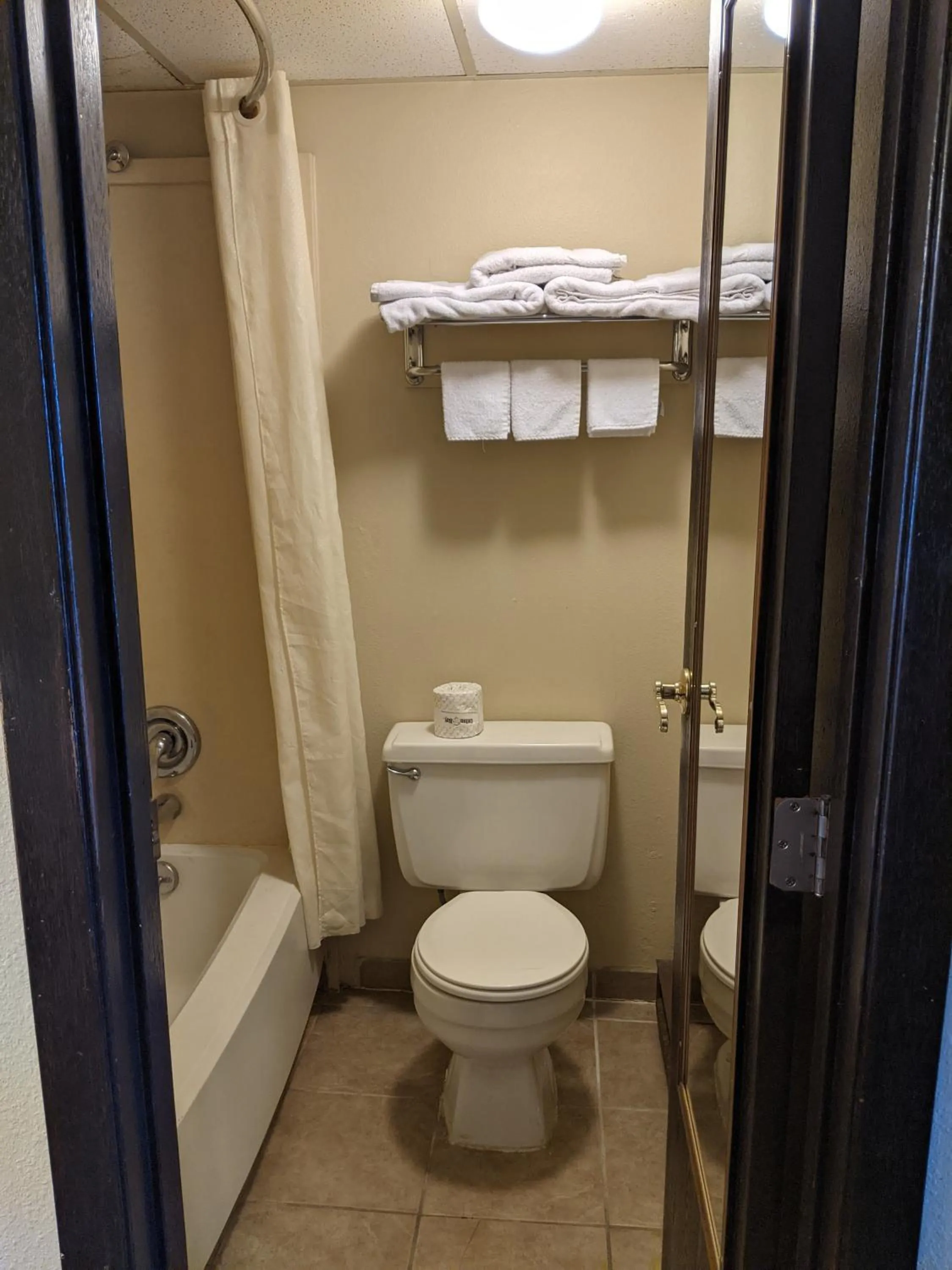 Bathroom in Econostay