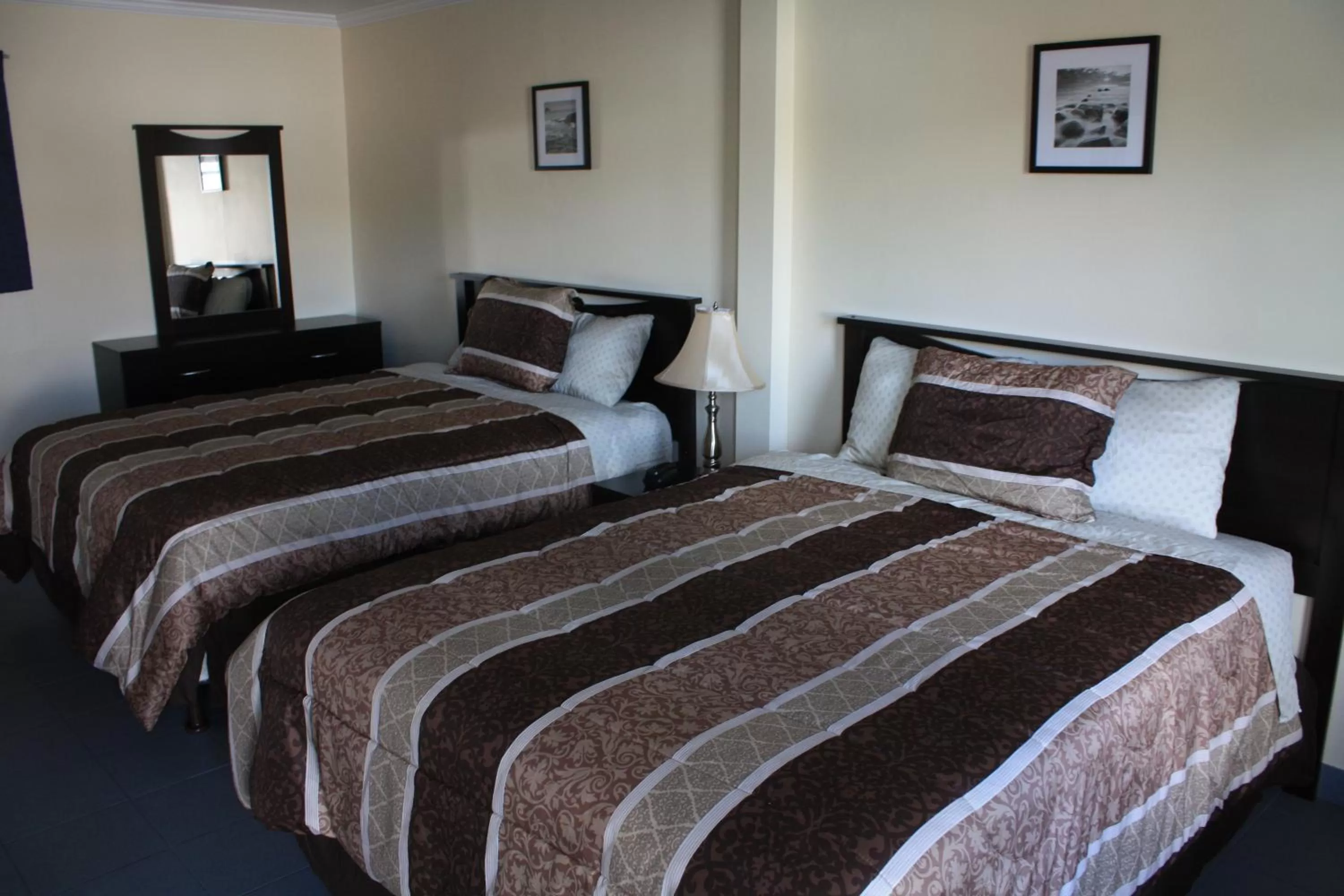 Bedroom, Bed in Sunny Beach Motel