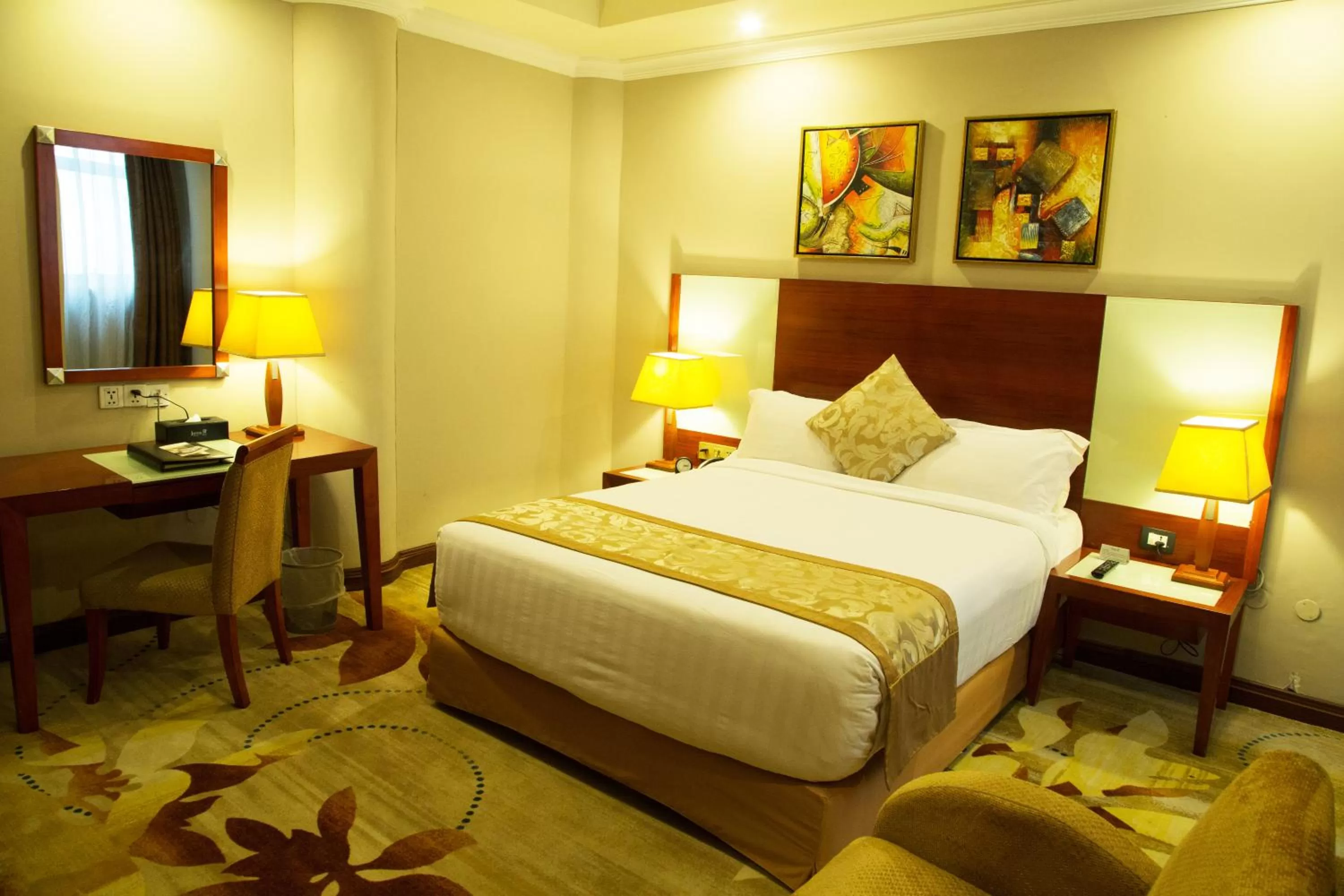 Bedroom, Bed in Jupiter International Hotel - Bole