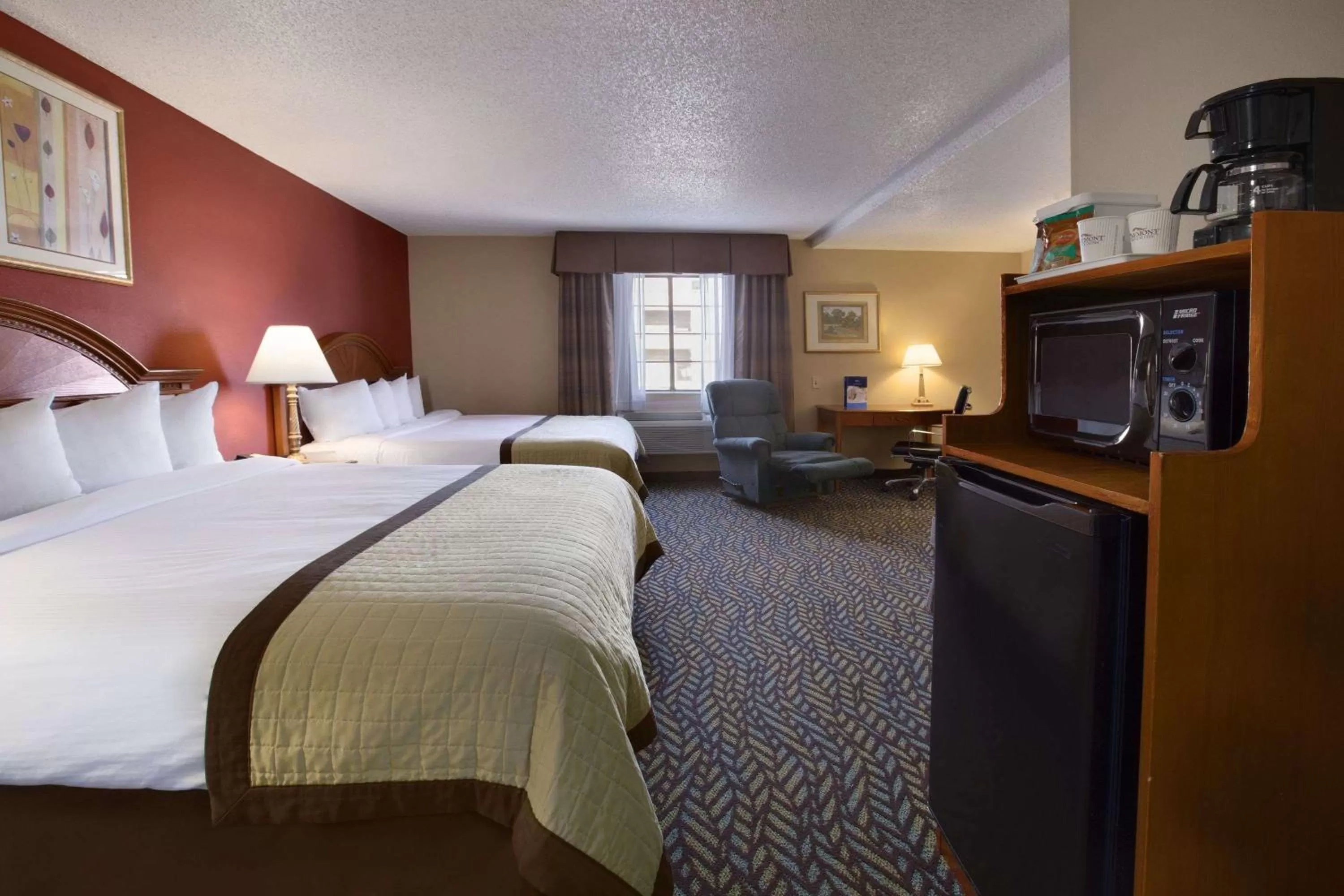 Photo of the whole room, Bed in Baymont by Wyndham Oklahoma City Airport