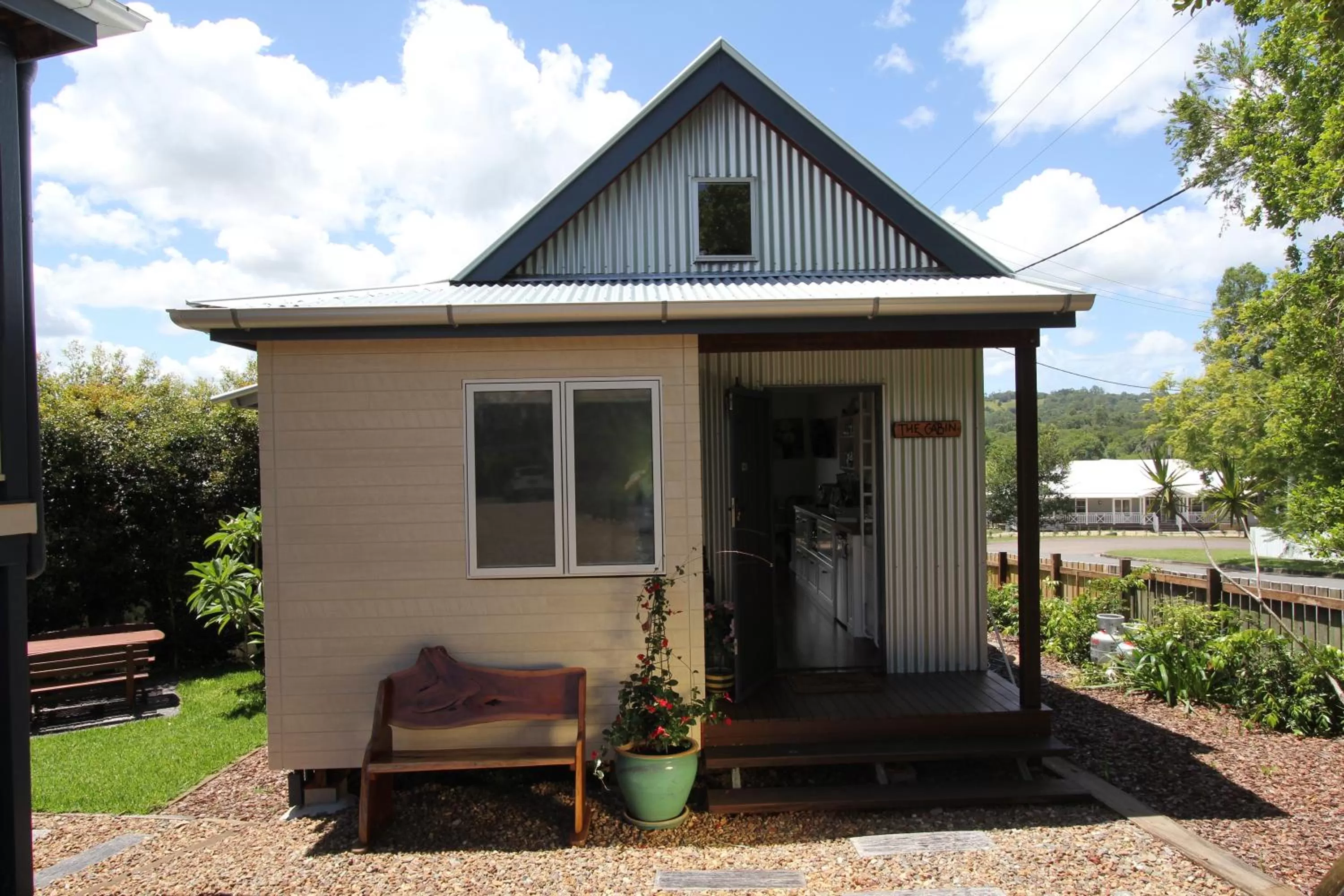 Facade/entrance, Property Building in Gridley Homestead B&B