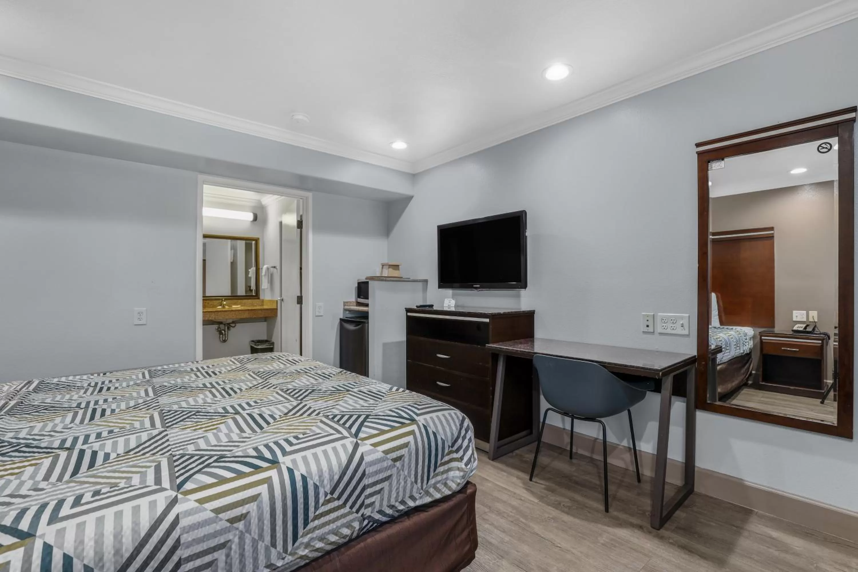 Bed in Motel 6 Carlsbad, Ca- North