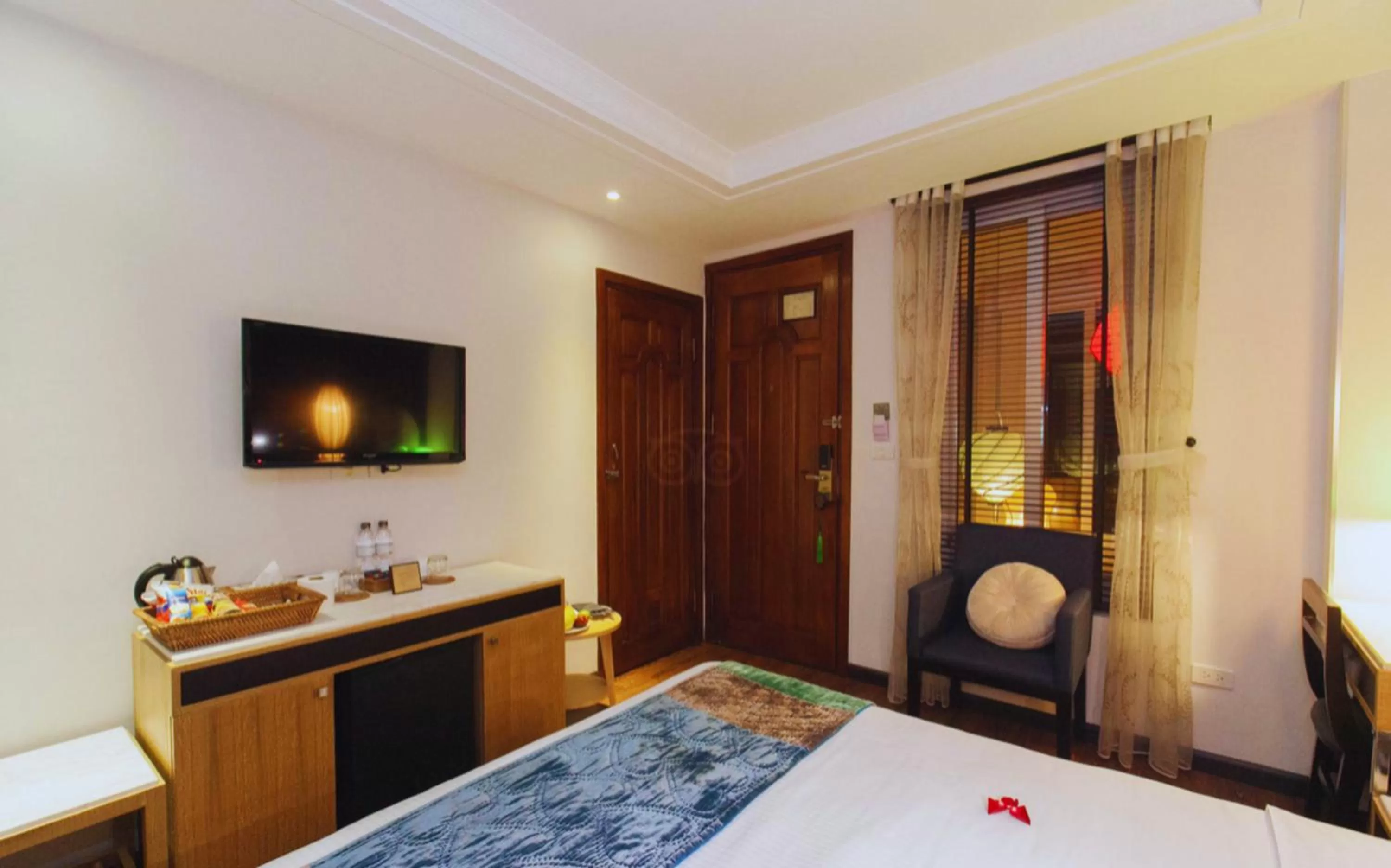 TV and multimedia, Bed in Hotel Emerald Waters Classy