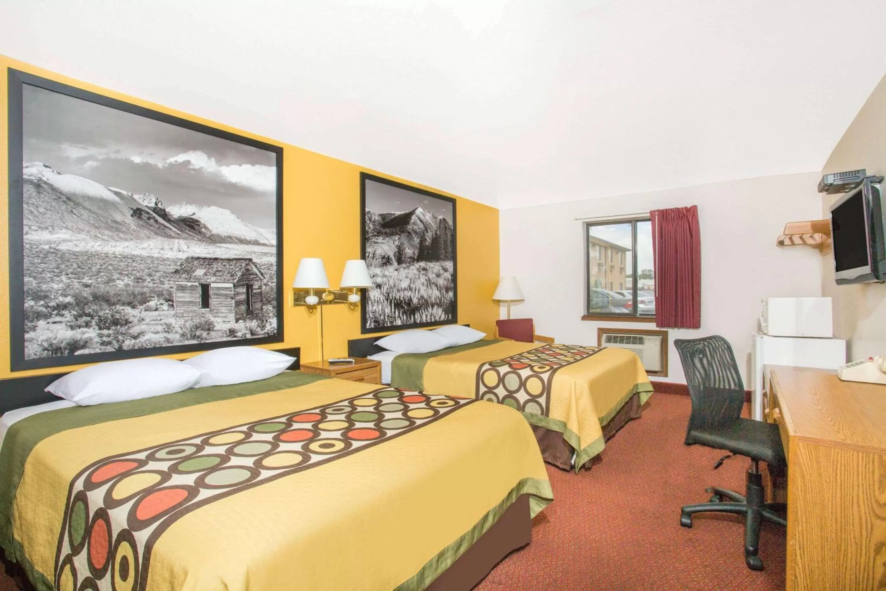 Photo of the whole room, Bed in Super 8 by Wyndham Elko