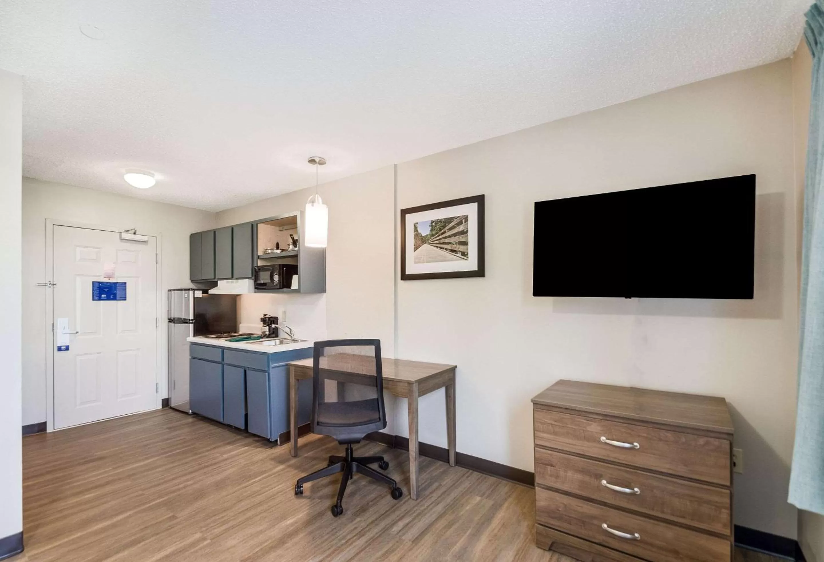 TV and multimedia in Suburban Studios Sterling - Washington Dulles