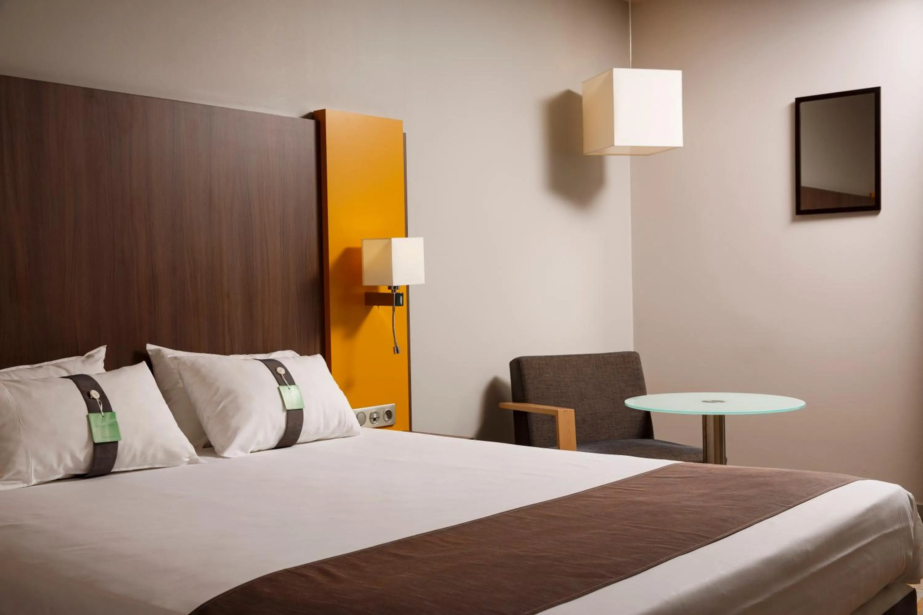 Photo of the whole room, Bed in Holiday Inn Lyon Vaise by IHG