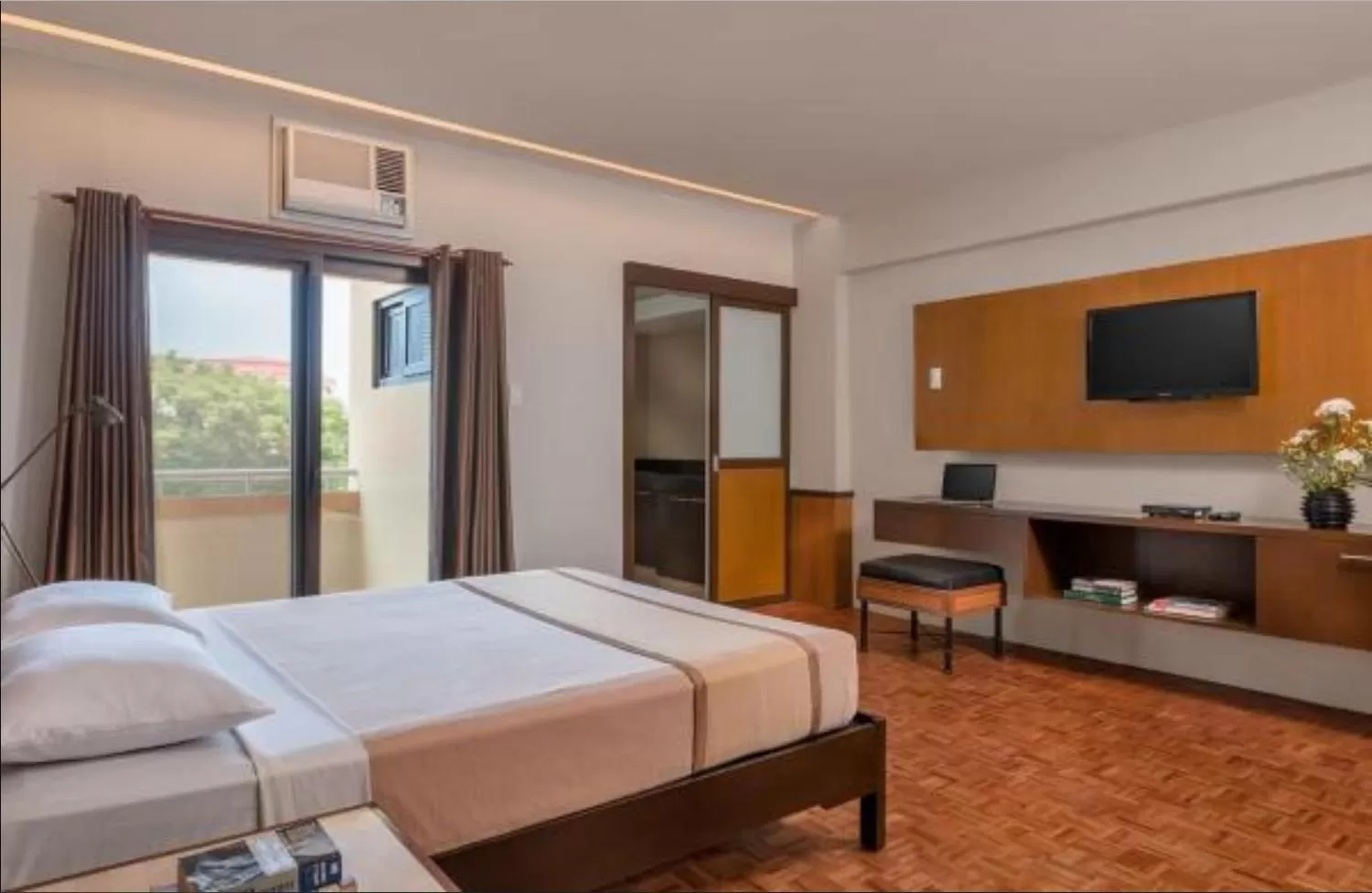 Bedroom, Bed in Tropicana Suites