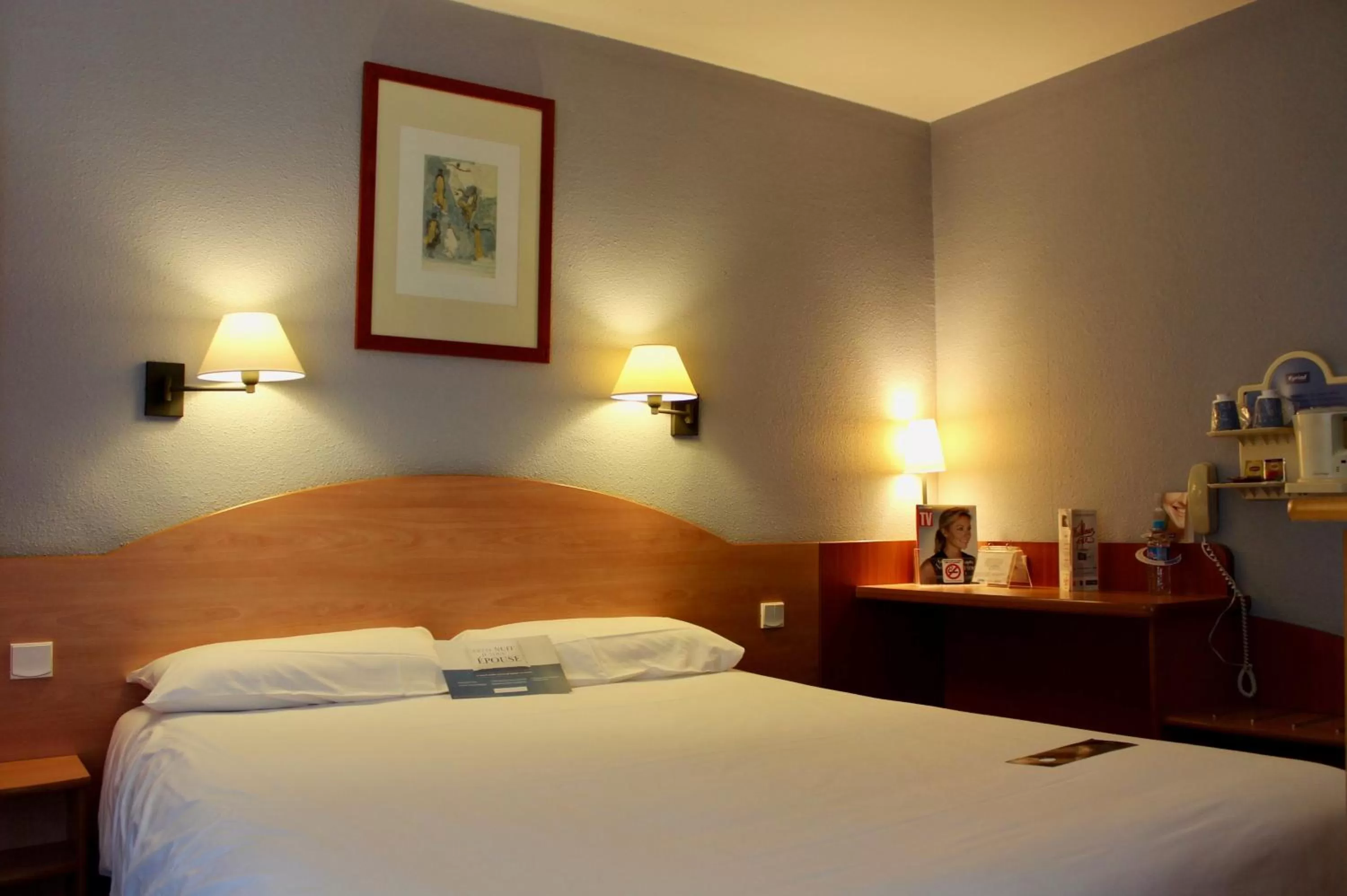 Bedroom, Bed in Kyriad Bourges Sud