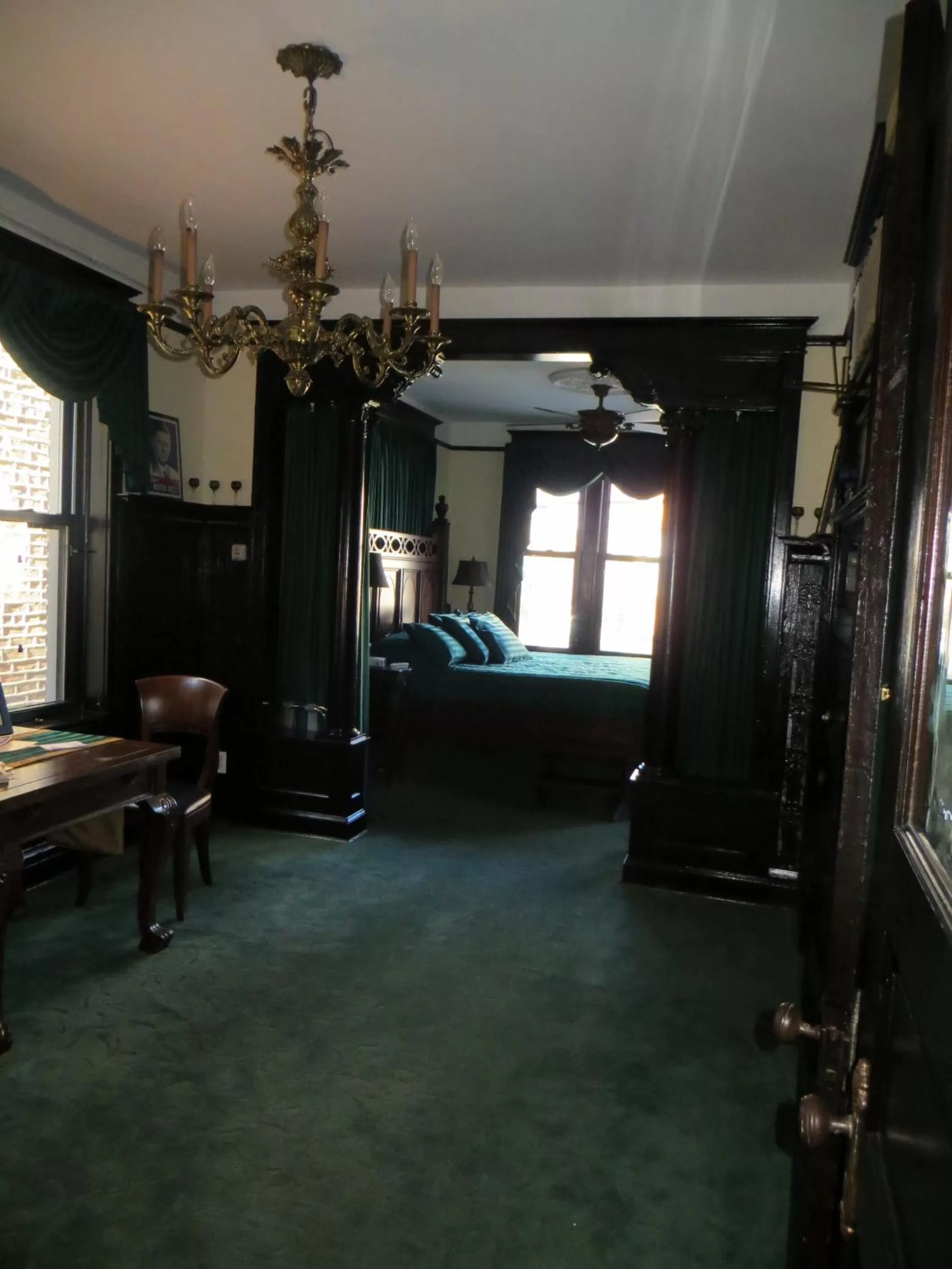 Bedroom, Bed in The Polo Inn Bridgeport U.S.A.