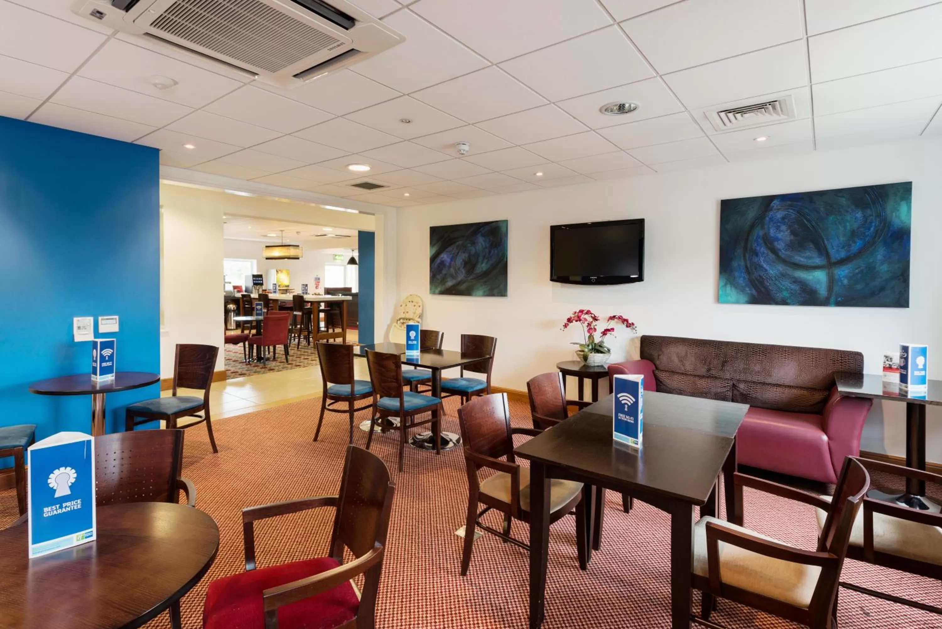 Restaurant/places to eat in Holiday Inn Express Braintree by IHG