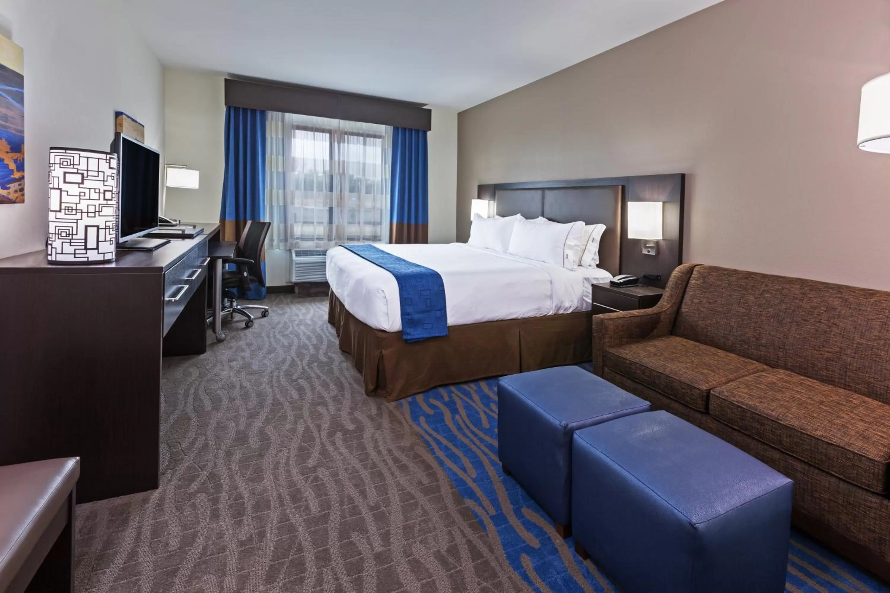 Photo of the whole room, Bed in Holiday Inn Express & Suites Glenpool by IHG