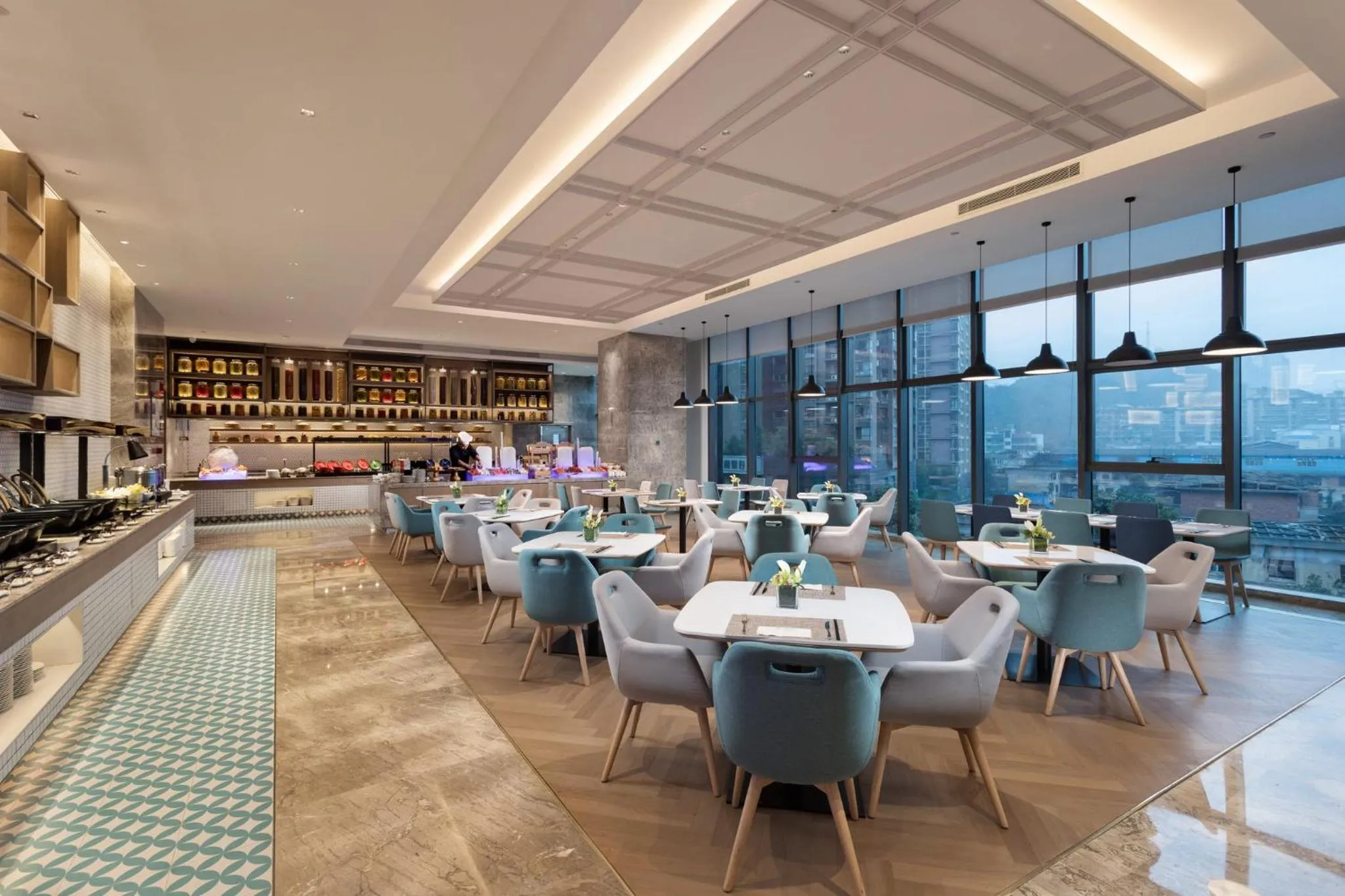 Restaurant/places to eat in Holiday Inn Guiyang City Center by IHG