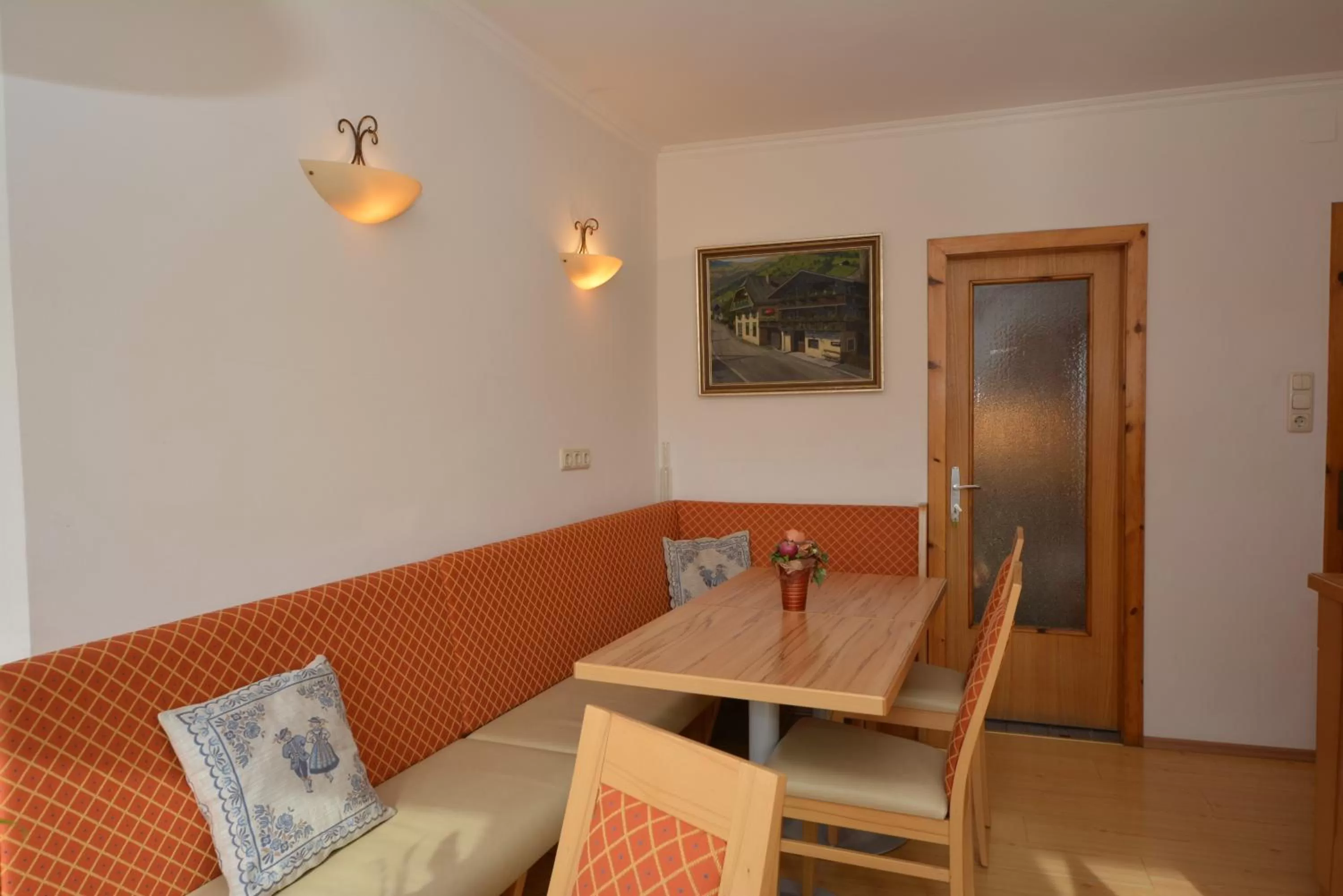 Restaurant/places to eat, Seating Area in Haus Kleineisen by Châtel Reizen