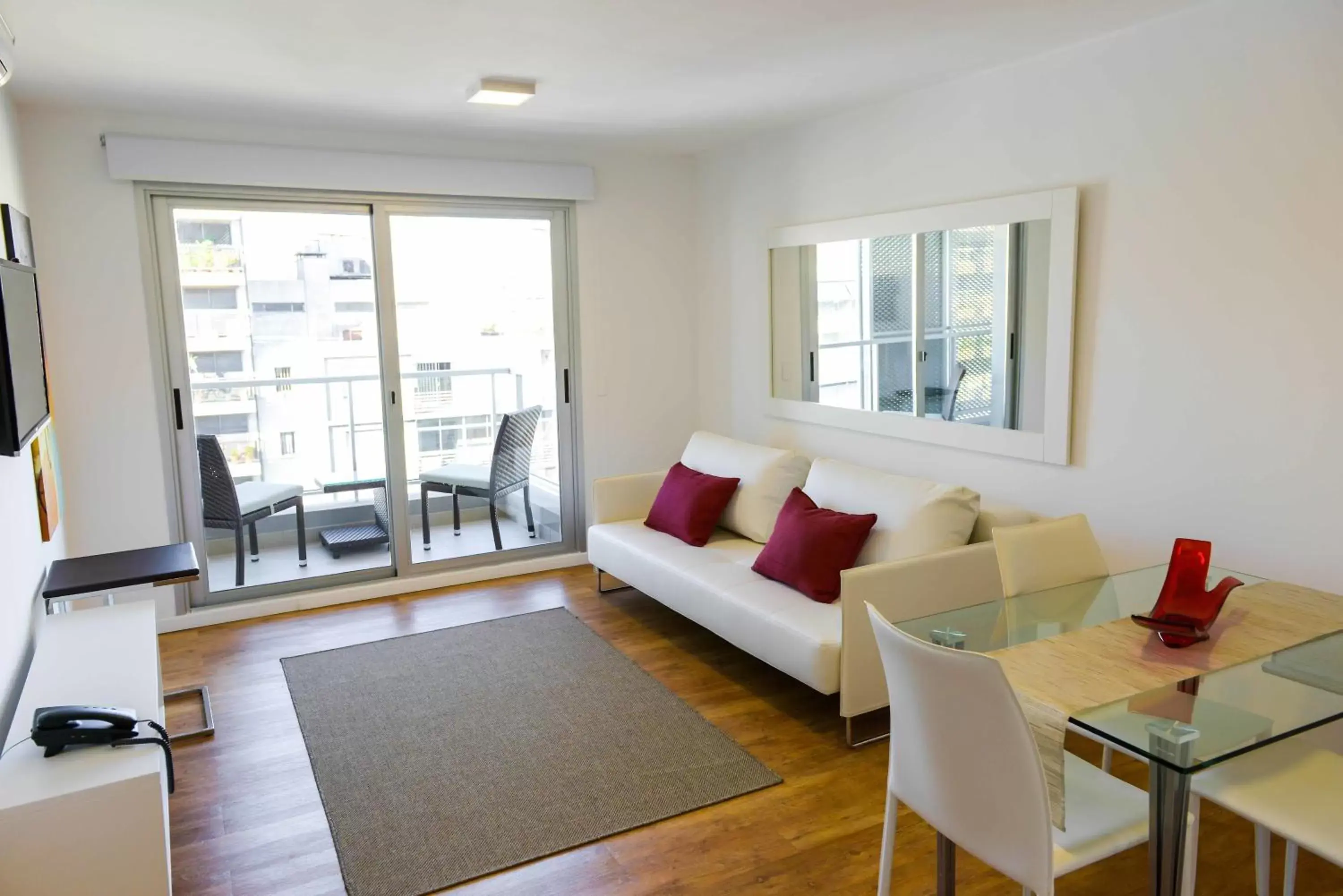 One-Bedroom Apartment (2 Adults + 2 Children) in Mérit Montevideo Apart & Suites One-Bedroom Apartment (2 Adults + 2 Children) in Mérit Montevideo Apart & Suites