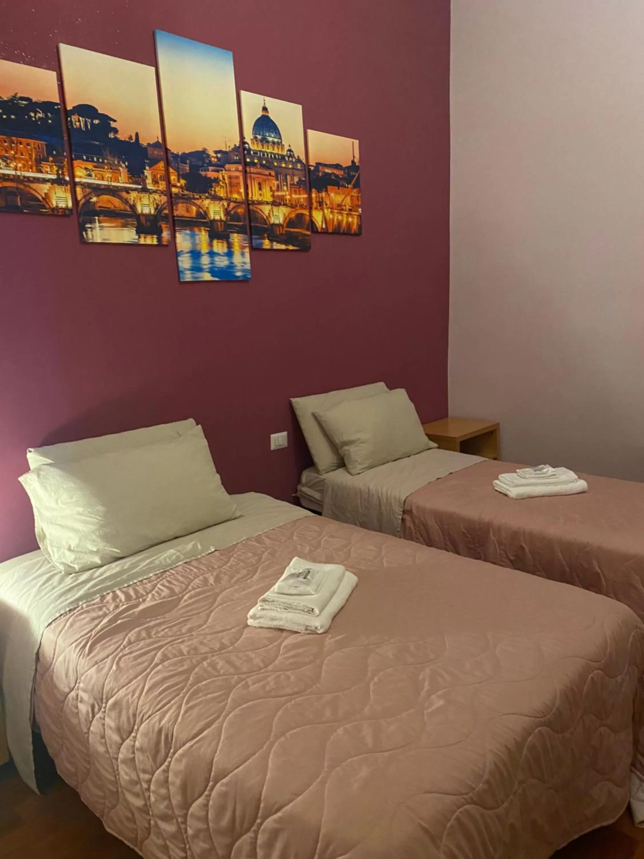 Bed in AmareRomaRooms