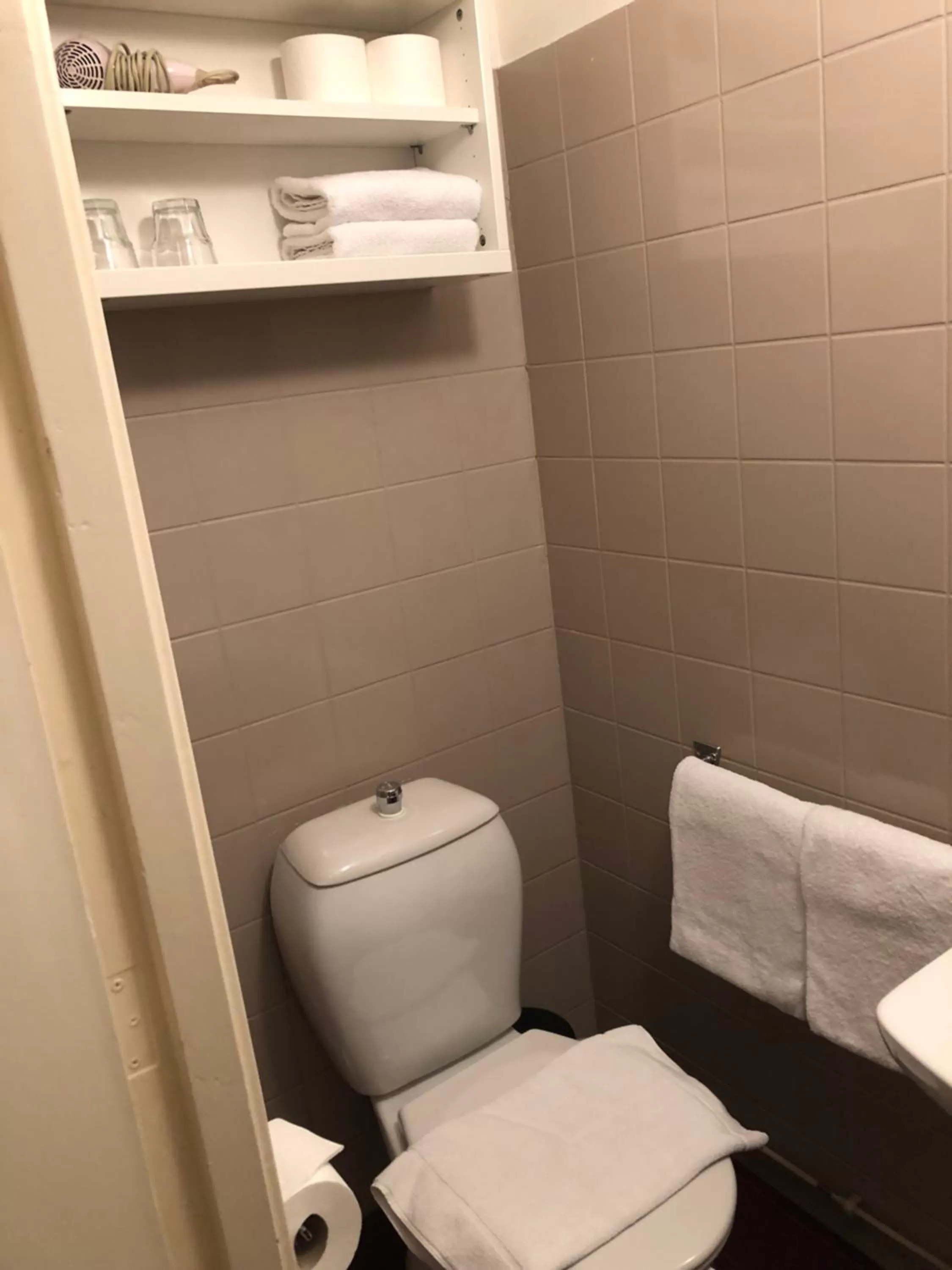 Bathroom in Amsterdam House Hotel