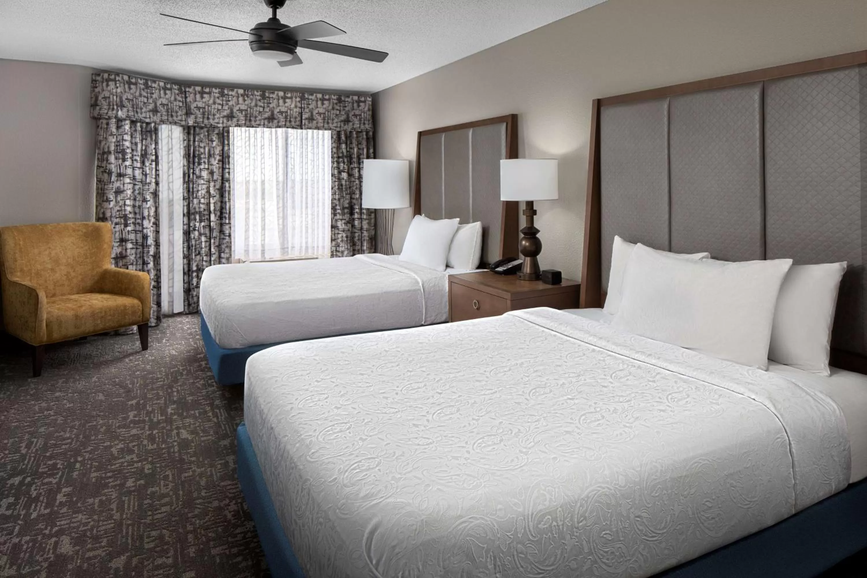 Living room, Bed in Homewood Suites by Hilton Orland Park