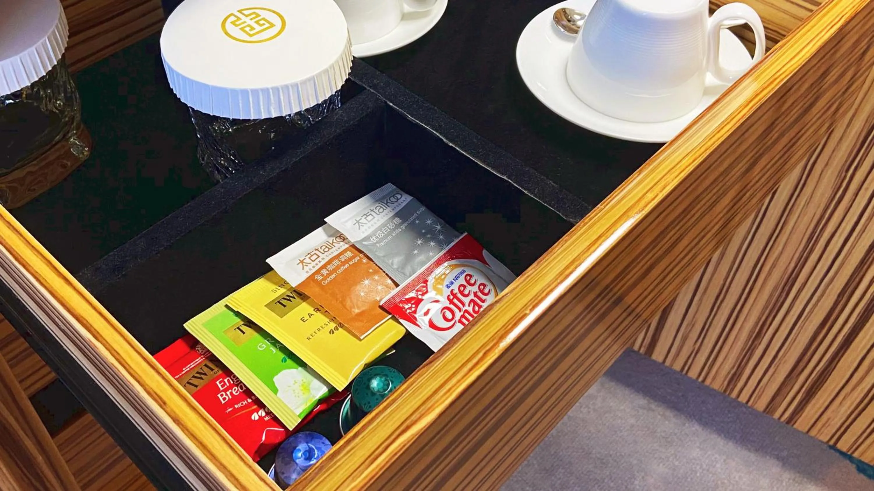 Business Suite (with 2 breakfast) in Yinchuan Xifujing Hotel