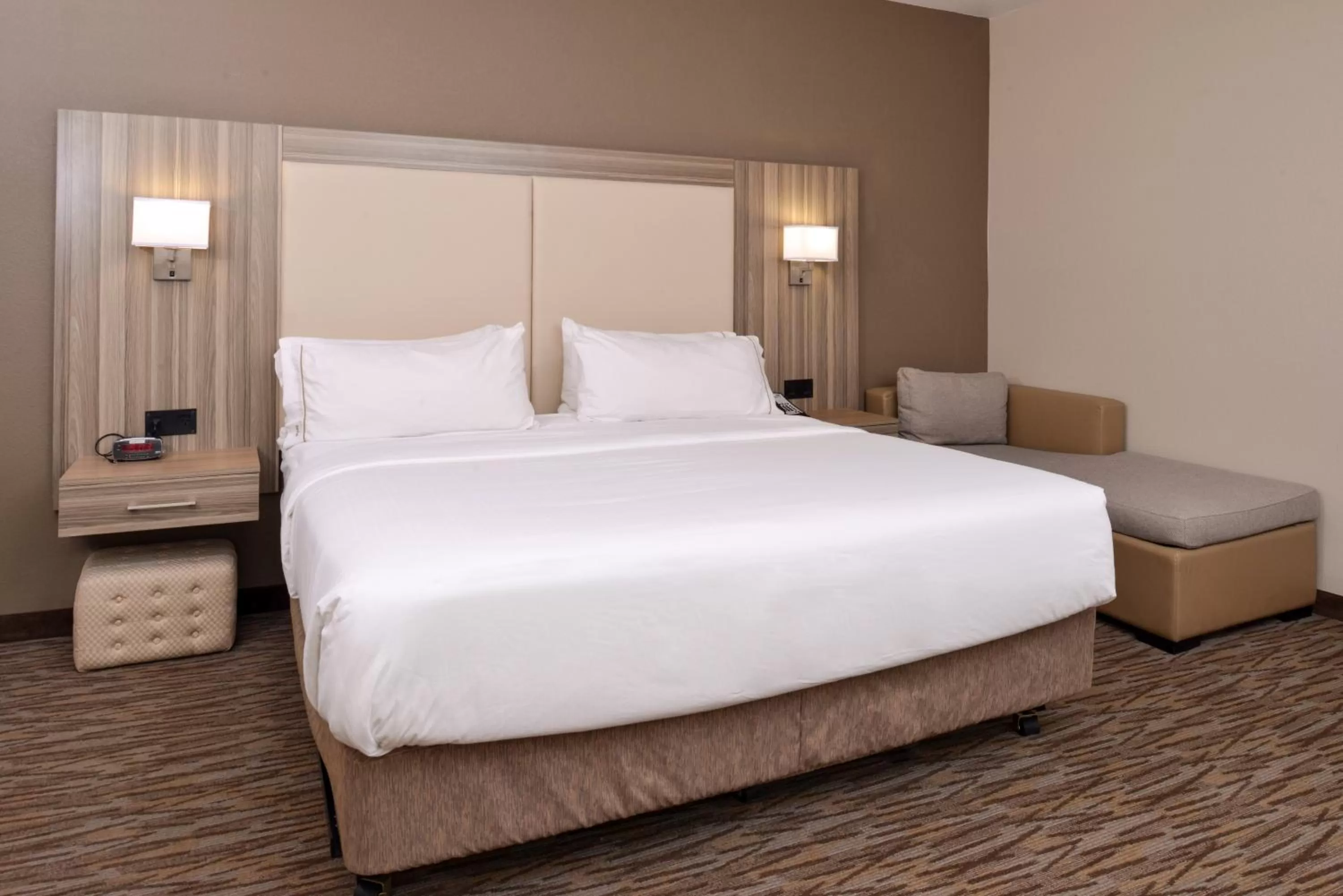 Photo of the whole room, Bed in Holiday Inn Express & Suites Williams by IHG
