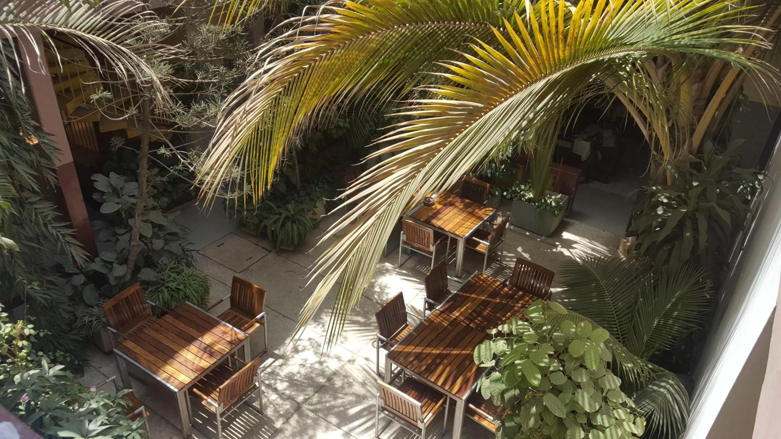 Inner courtyard view in Hôtel Saint-Louis Sun Dakar