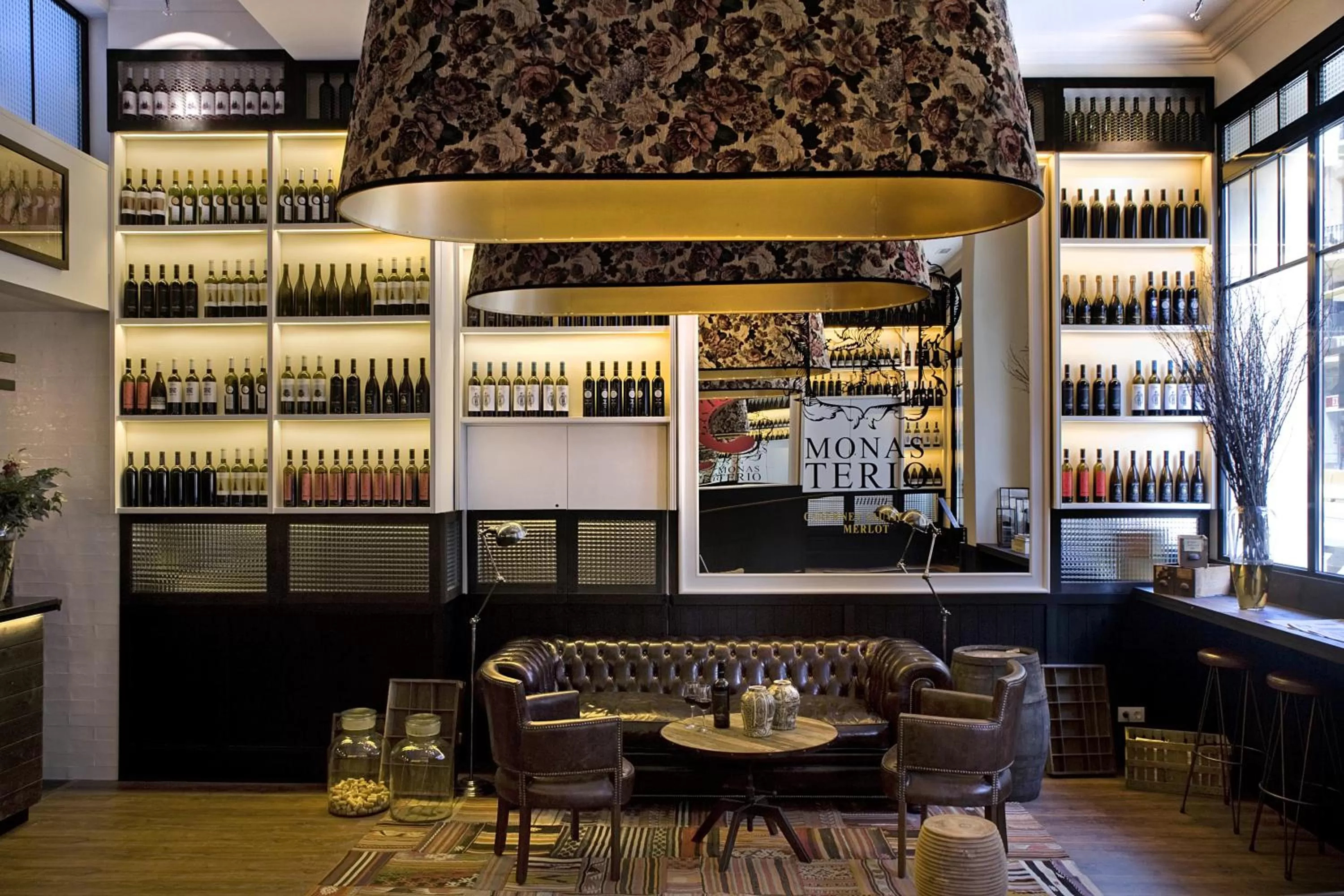 Lounge or bar in Praktik Vinoteca