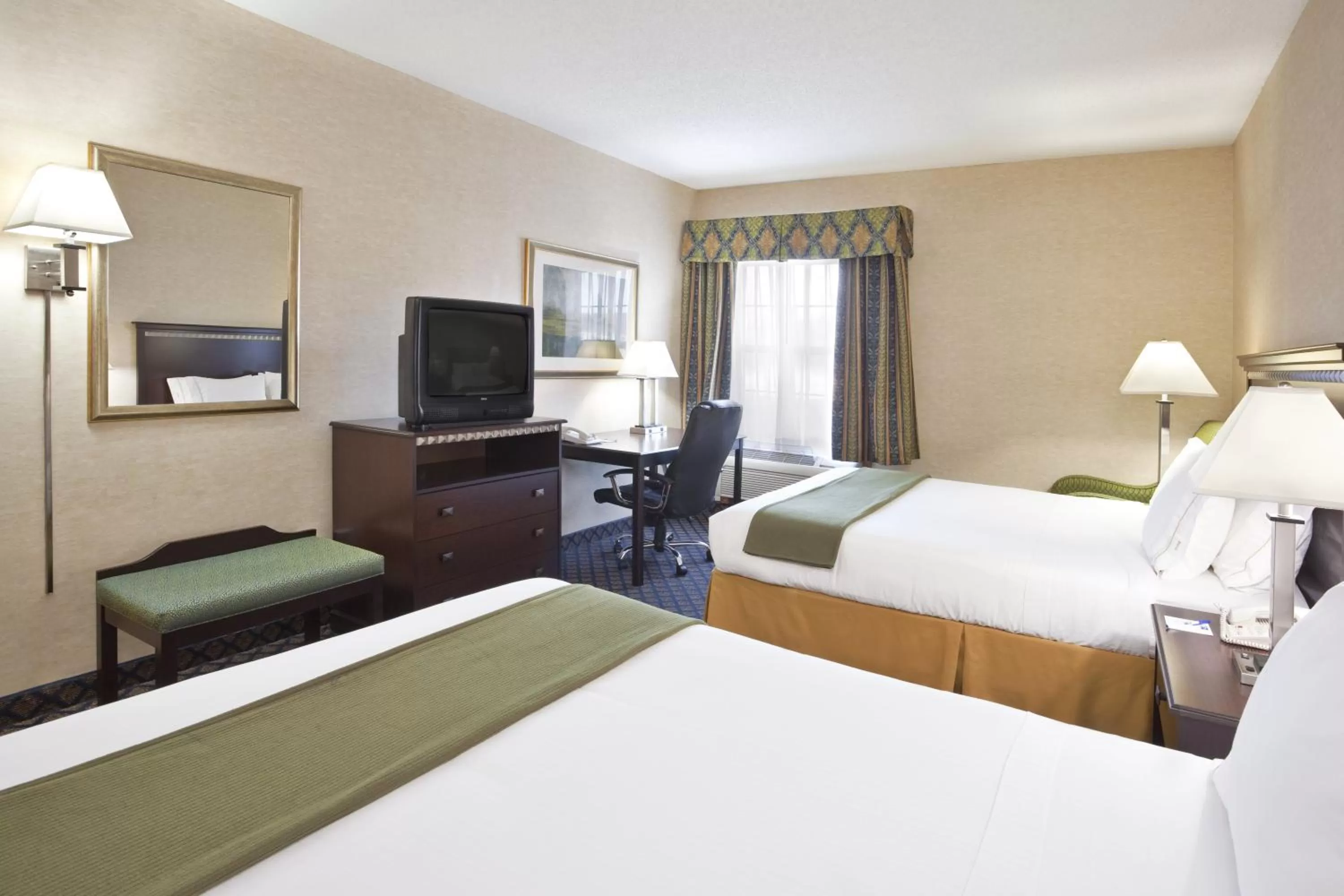 Photo of the whole room, Bed in Holiday Inn Express Hotel & Suites Delaware-Columbus Area by IHG
