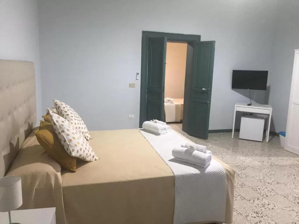 Bed in Landolina Palace Hotel