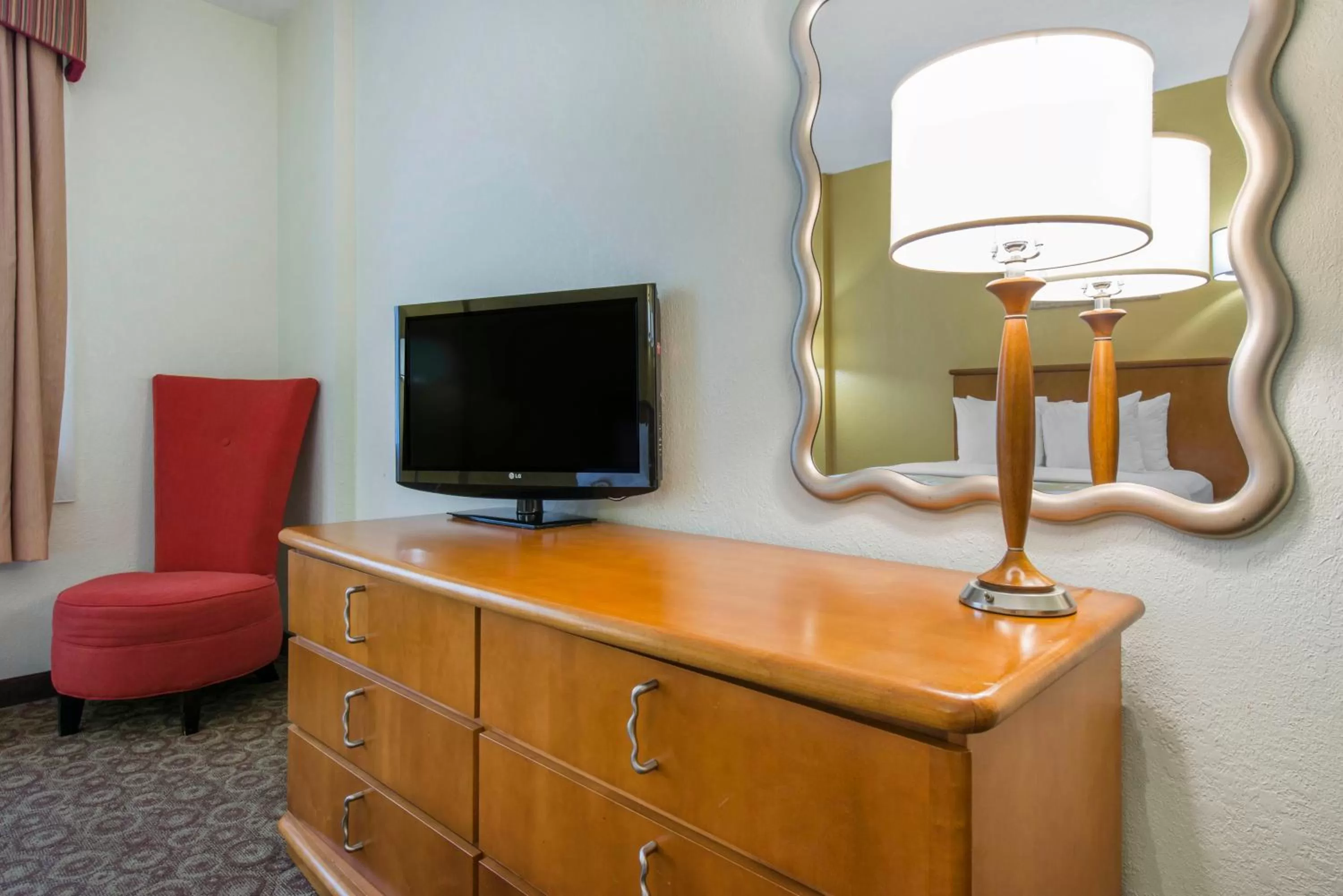 Standard Queen Room in Quality Inn & Suites Near the Theme Parks