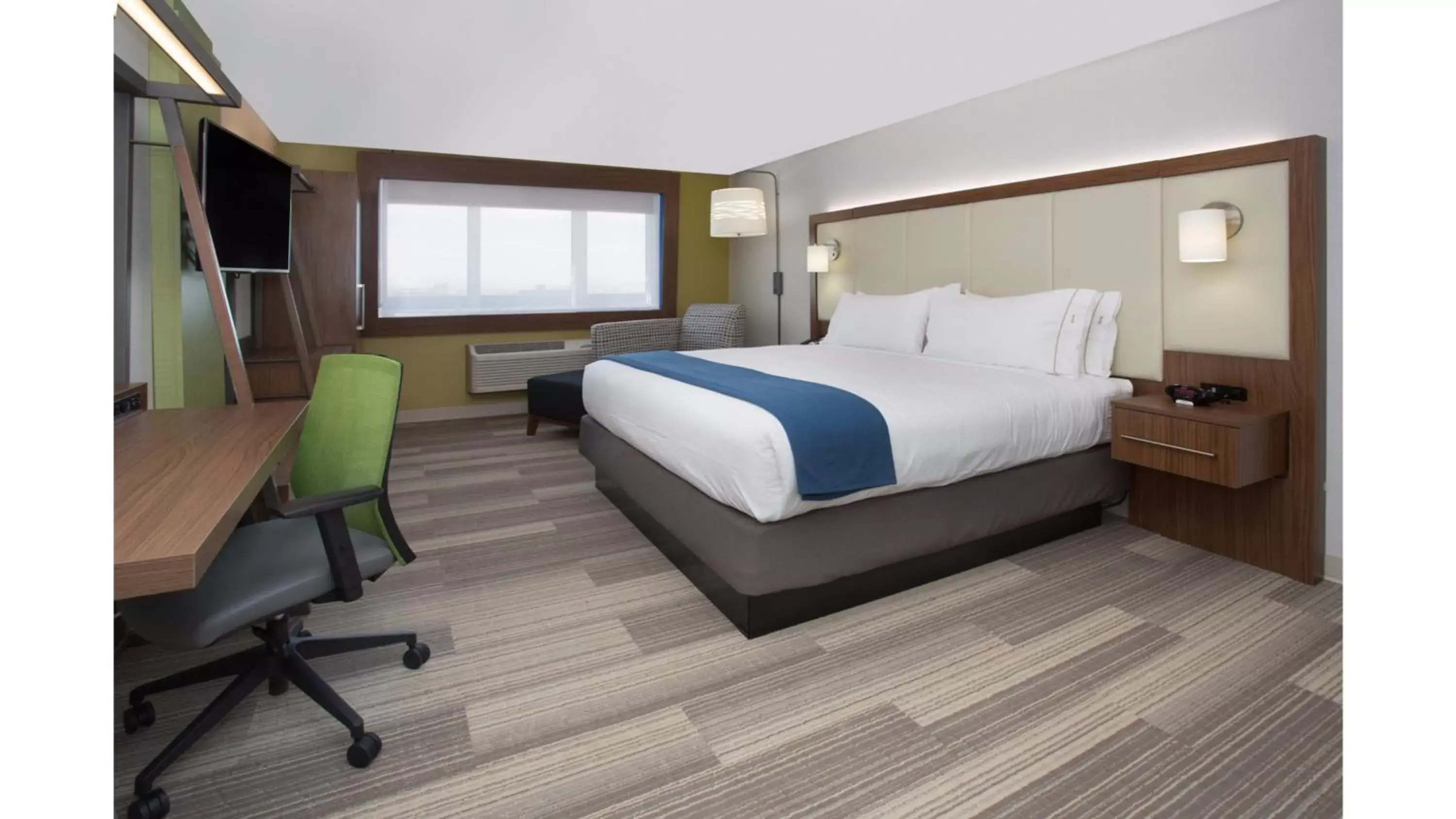King Room - Mobility Access/Roll in Shower - Non-Smoking in Holiday Inn Express & Suites - Olathe South, an IHG Hotel King Room - Mobility Access/Roll in Shower - Non-Smoking in Holiday Inn Express & Suites - Olathe South, an IHG Hotel