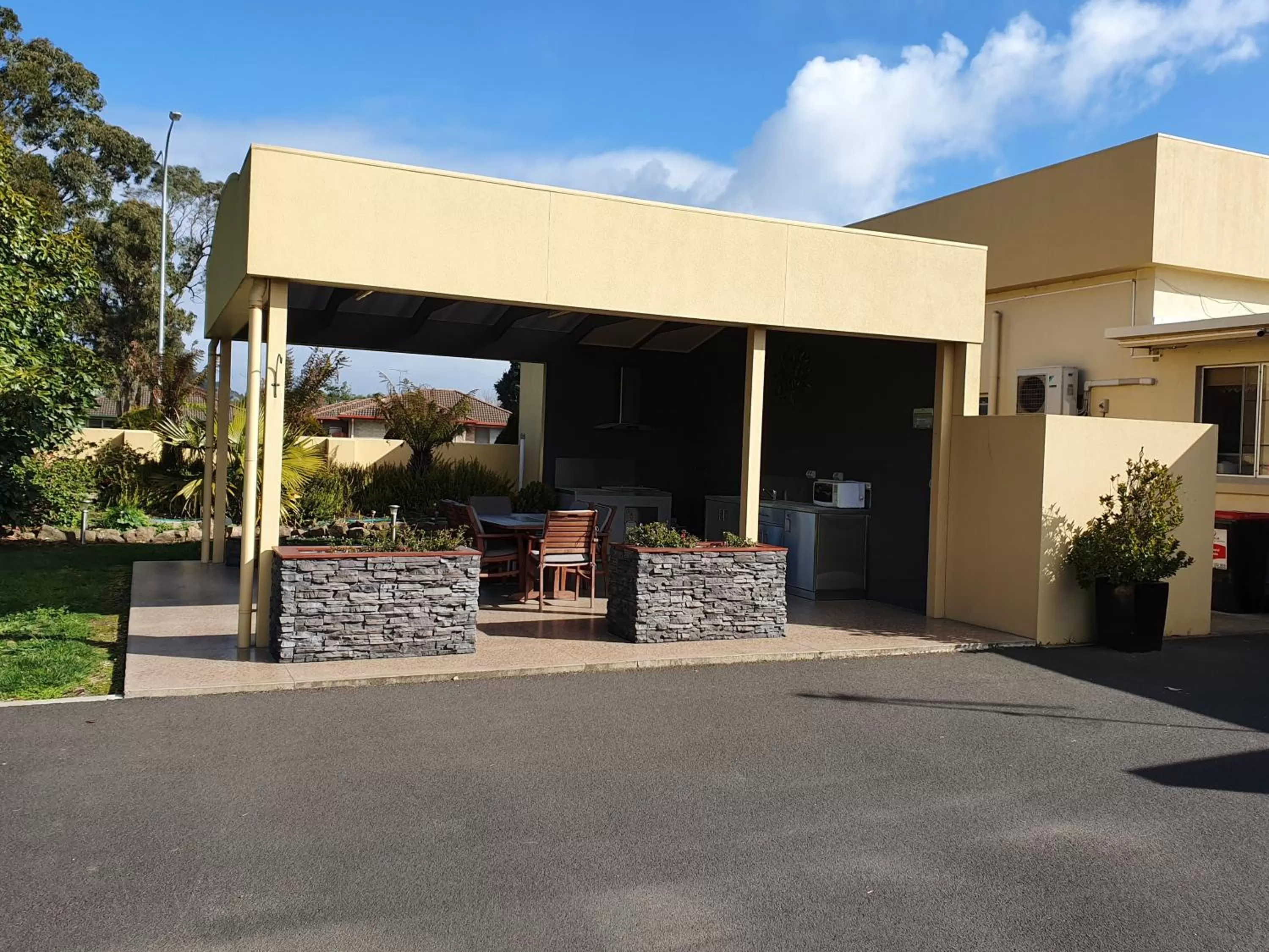 BBQ facilities in Tower Motor Inn