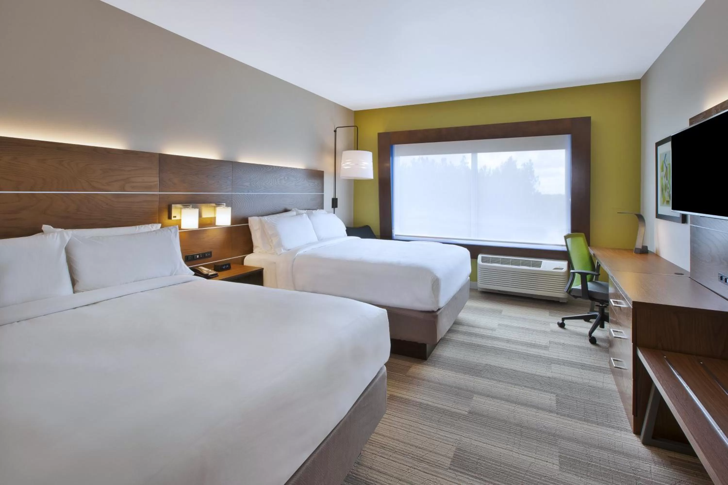 Photo of the whole room, Bed in Holiday Inn Express and Suites South Hill by IHG