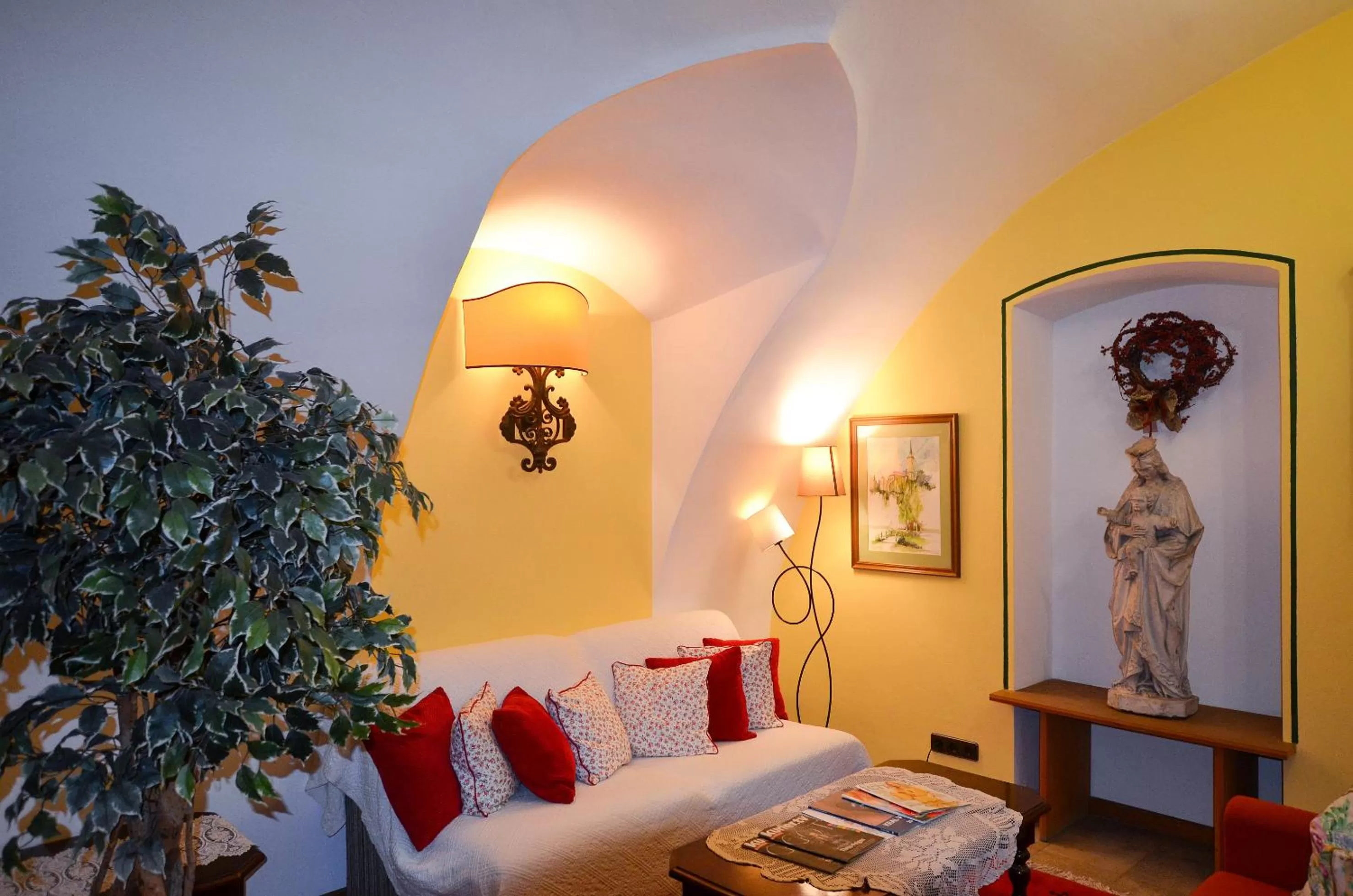 Seating area, Bed in Hotel-Residenz Schrannenhof