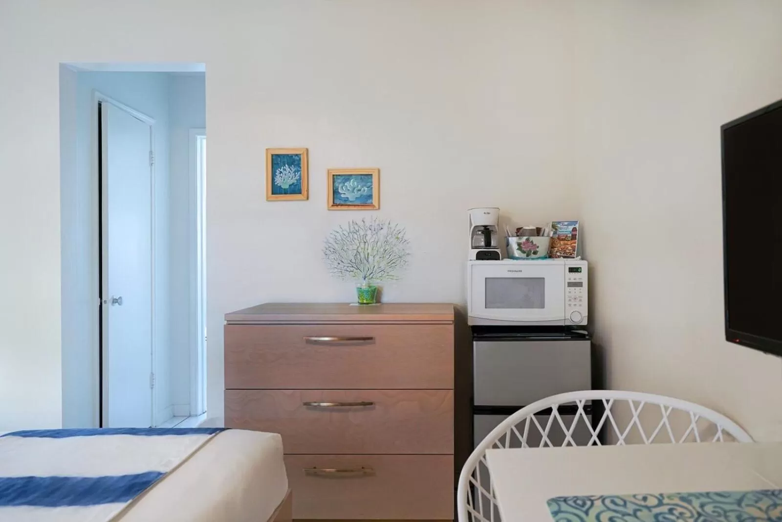 Bedroom, Bed in Sea Garden by the Sea