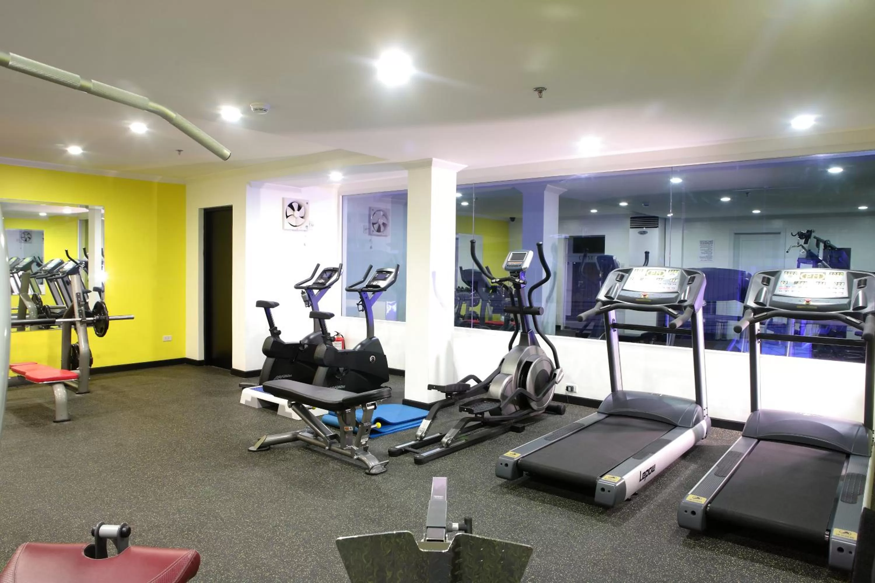 Fitness centre/facilities in Queens Hotel Angeles City
