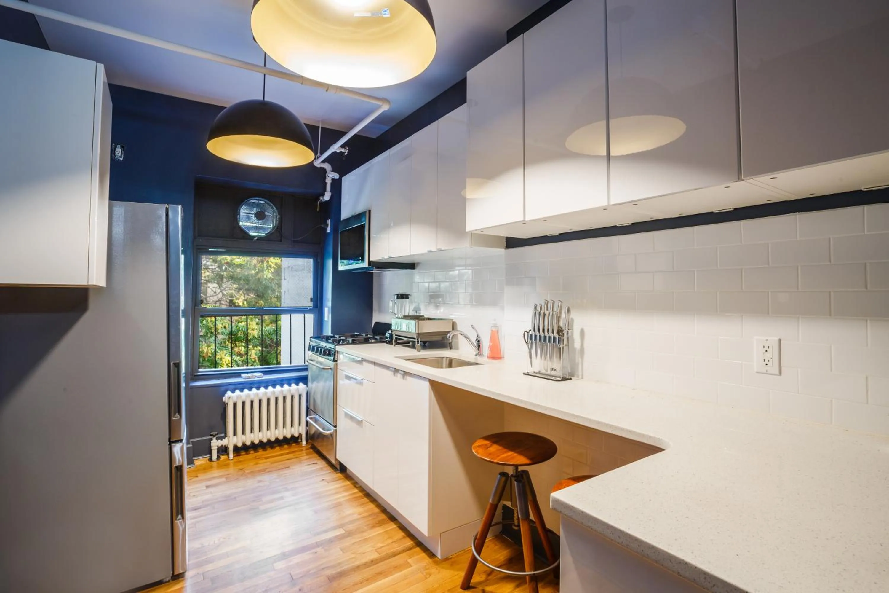 Communal kitchen in Lamartine Chelsea