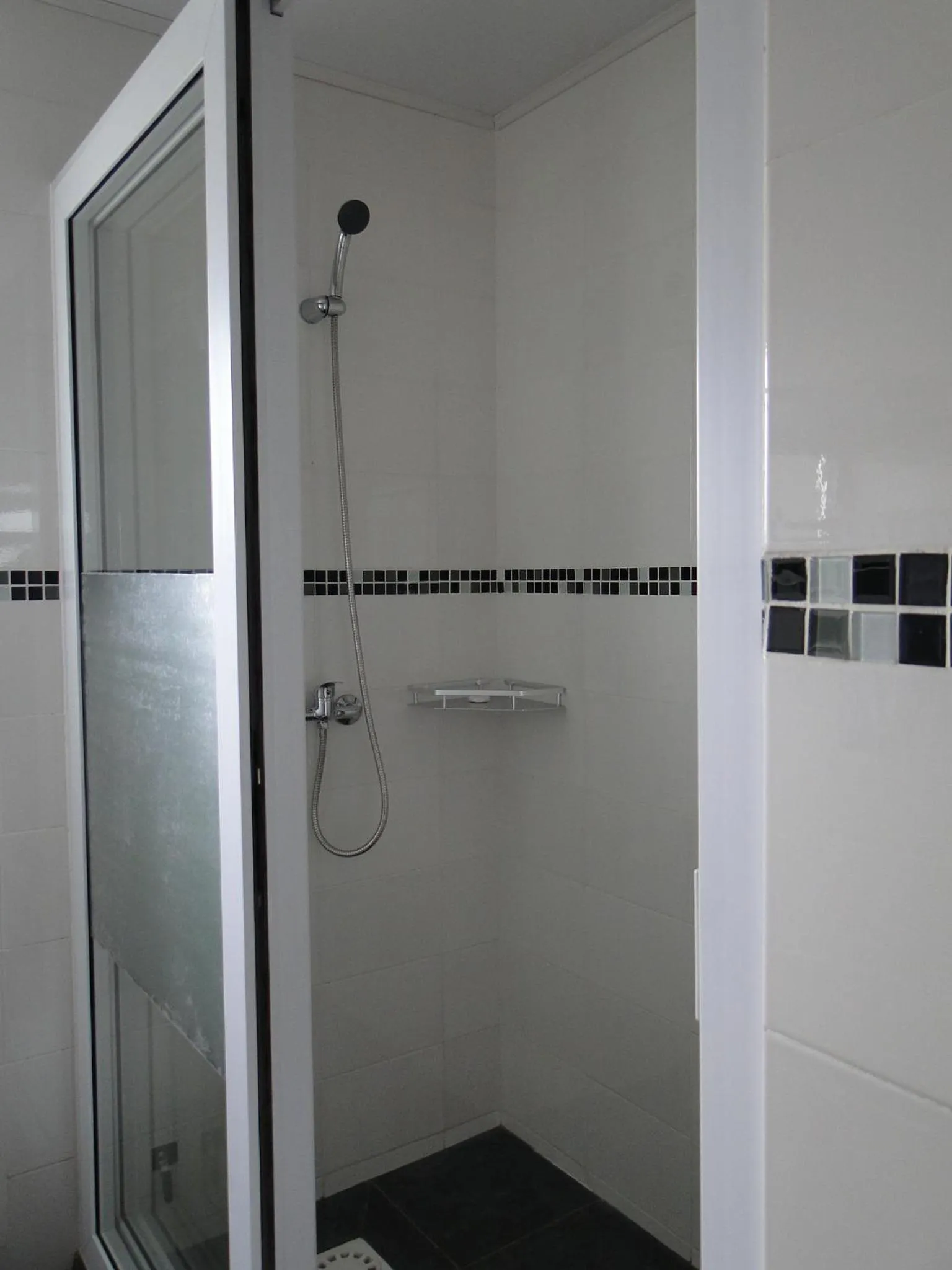 Shower in Hotel H1 Antsirabe