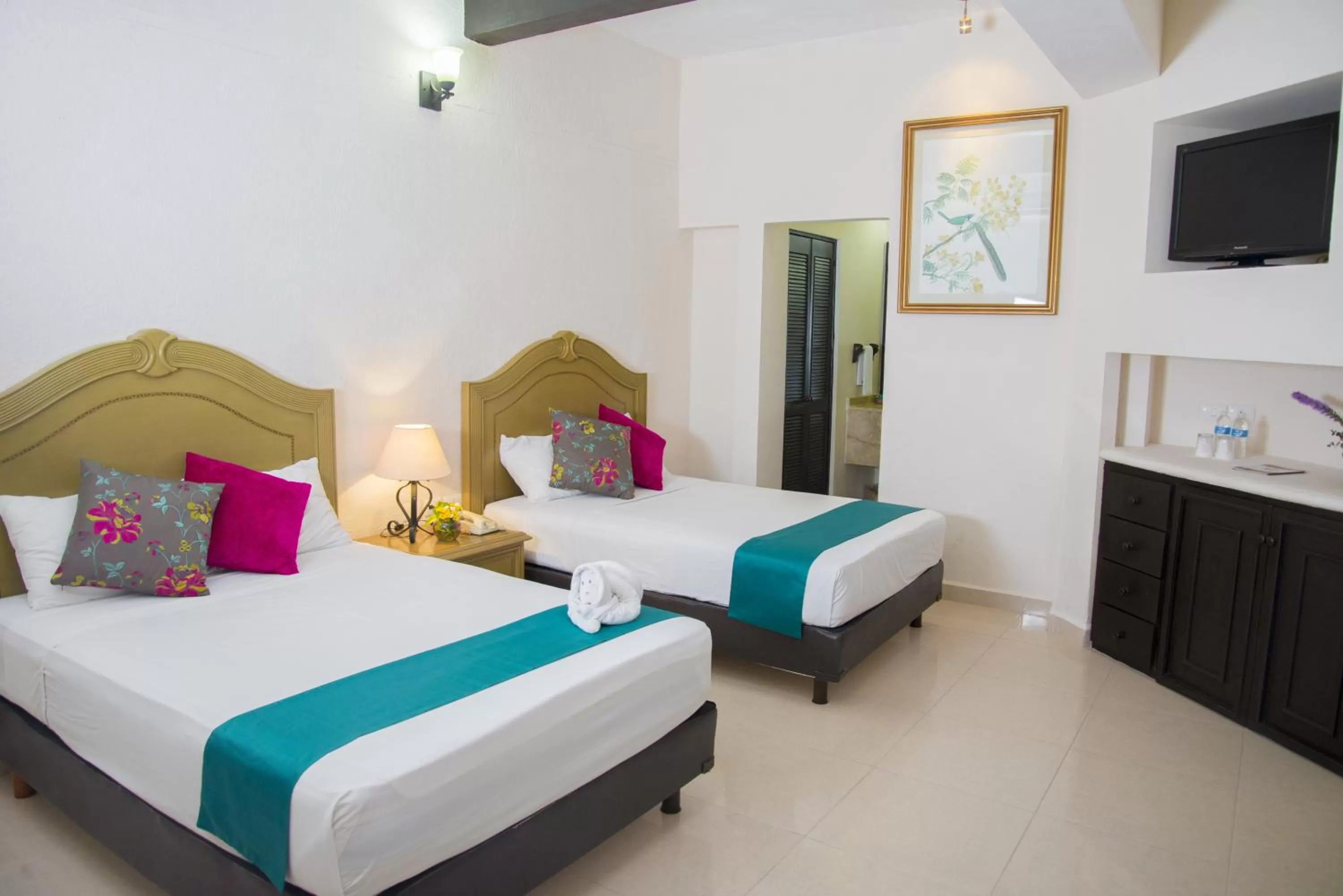 Photo of the whole room, Bed in Maison del Embajador